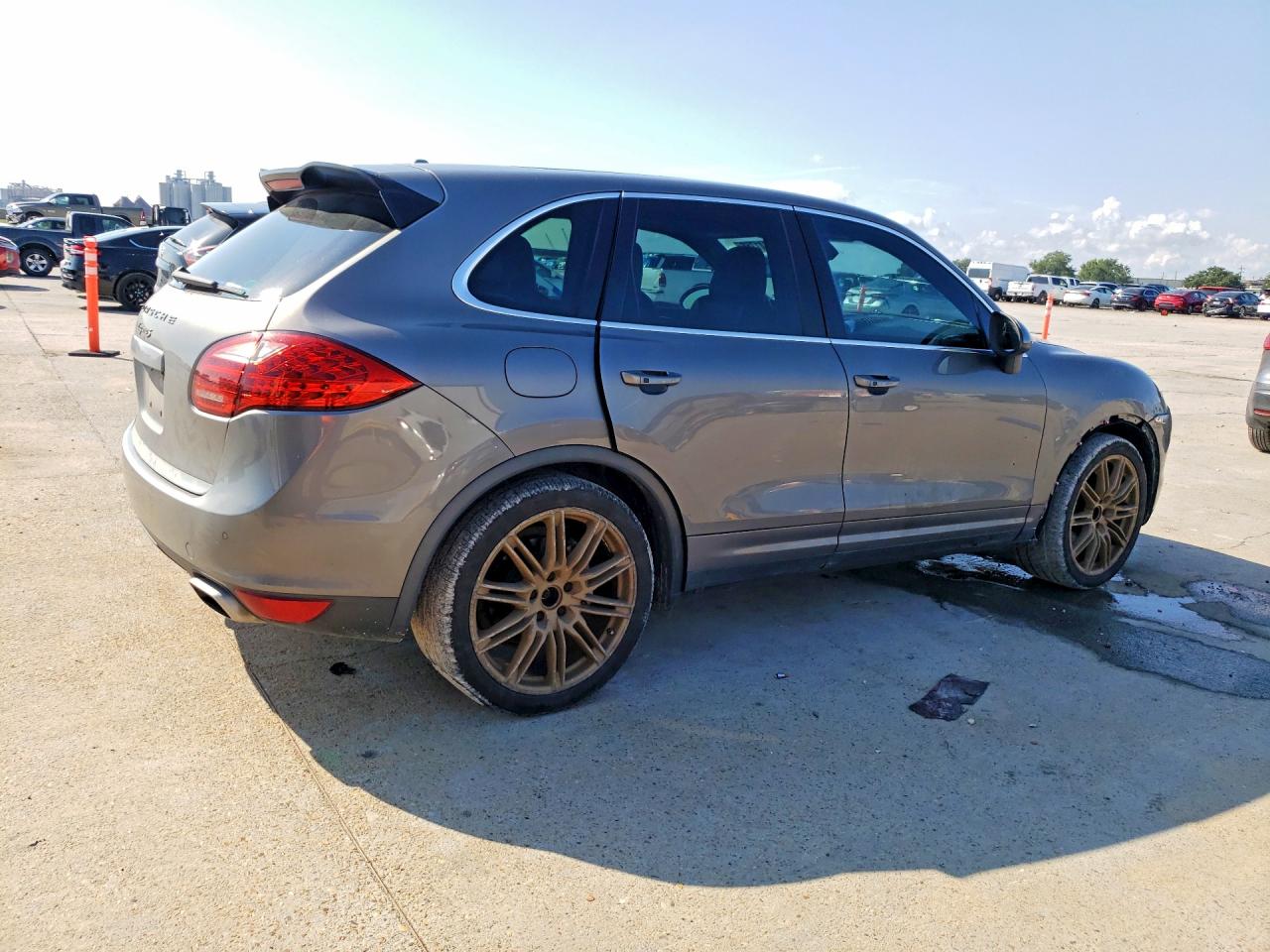 2012 Porsche Cayenne S Gray vin: WP1AB2A21CLA40356