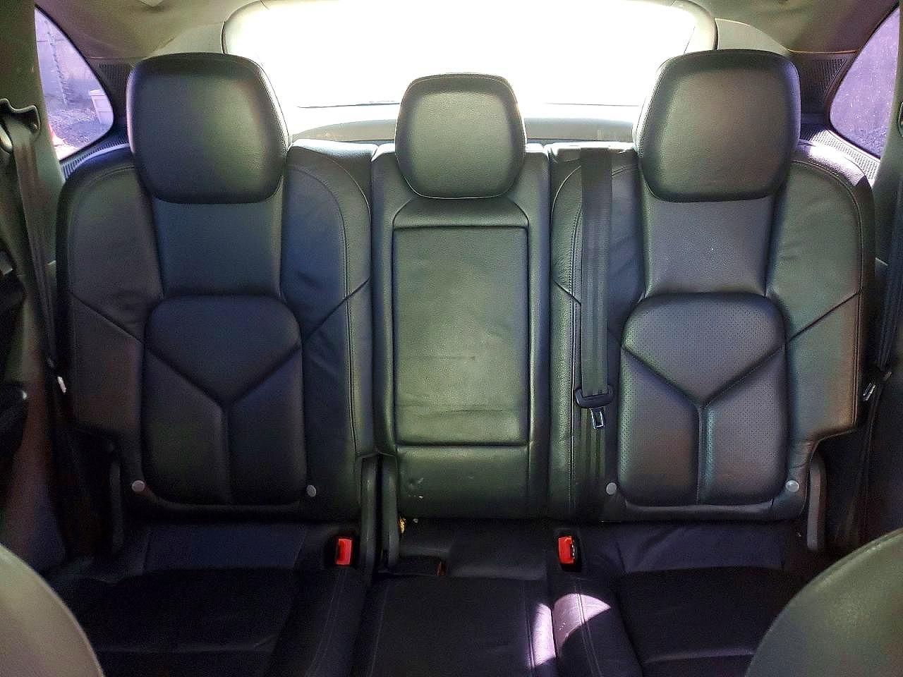 2011 Porsche Cayenne S White vin: WP1AB2A22BLA52708
