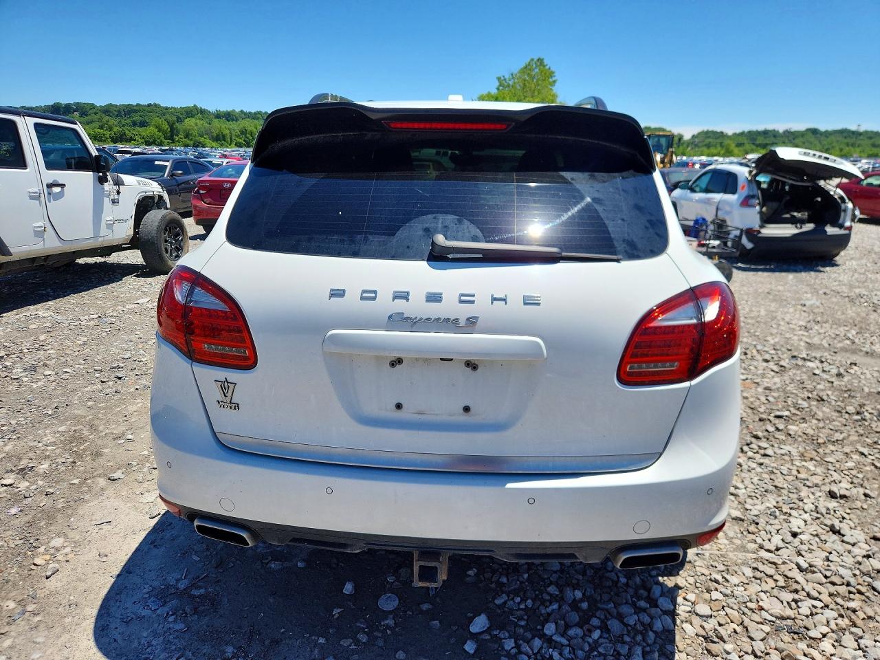 2012 Porsche Cayenne S White vin: WP1AB2A22CLA49955
