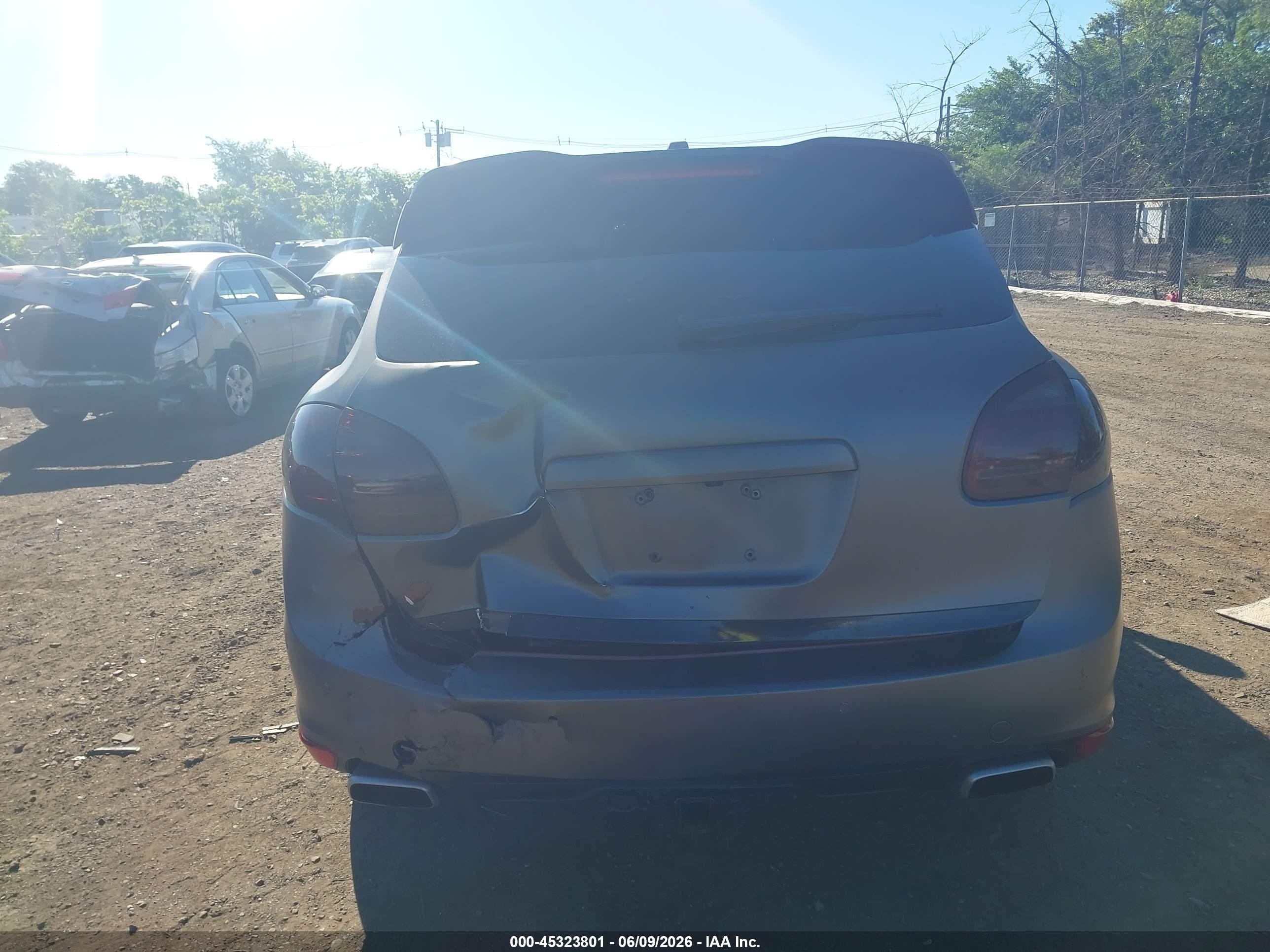 2013 Porsche Cayenne S Серый vin: WP1AB2A22DLA80513