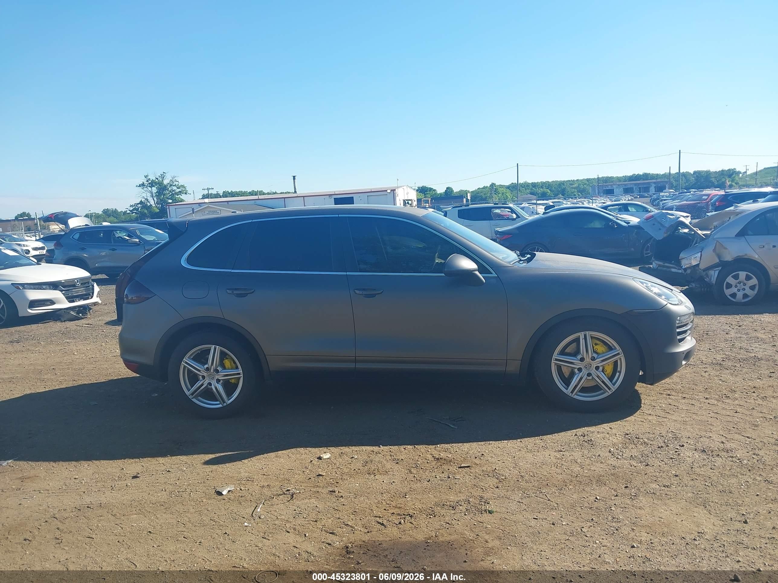 2013 Porsche Cayenne S Серый vin: WP1AB2A22DLA80513
