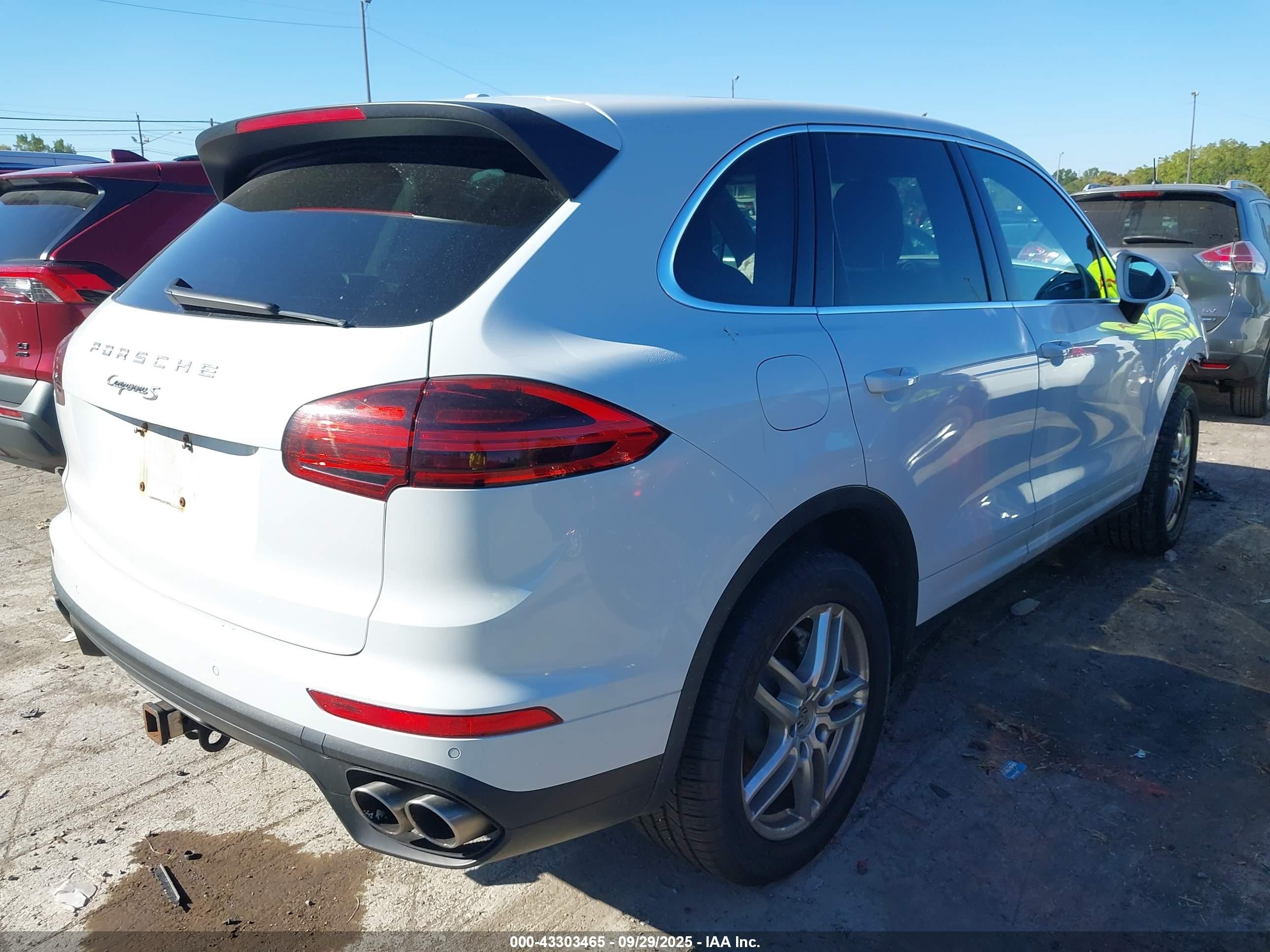 2015 Porsche Cayenne S Red vin: WP1AB2A22FLA56943