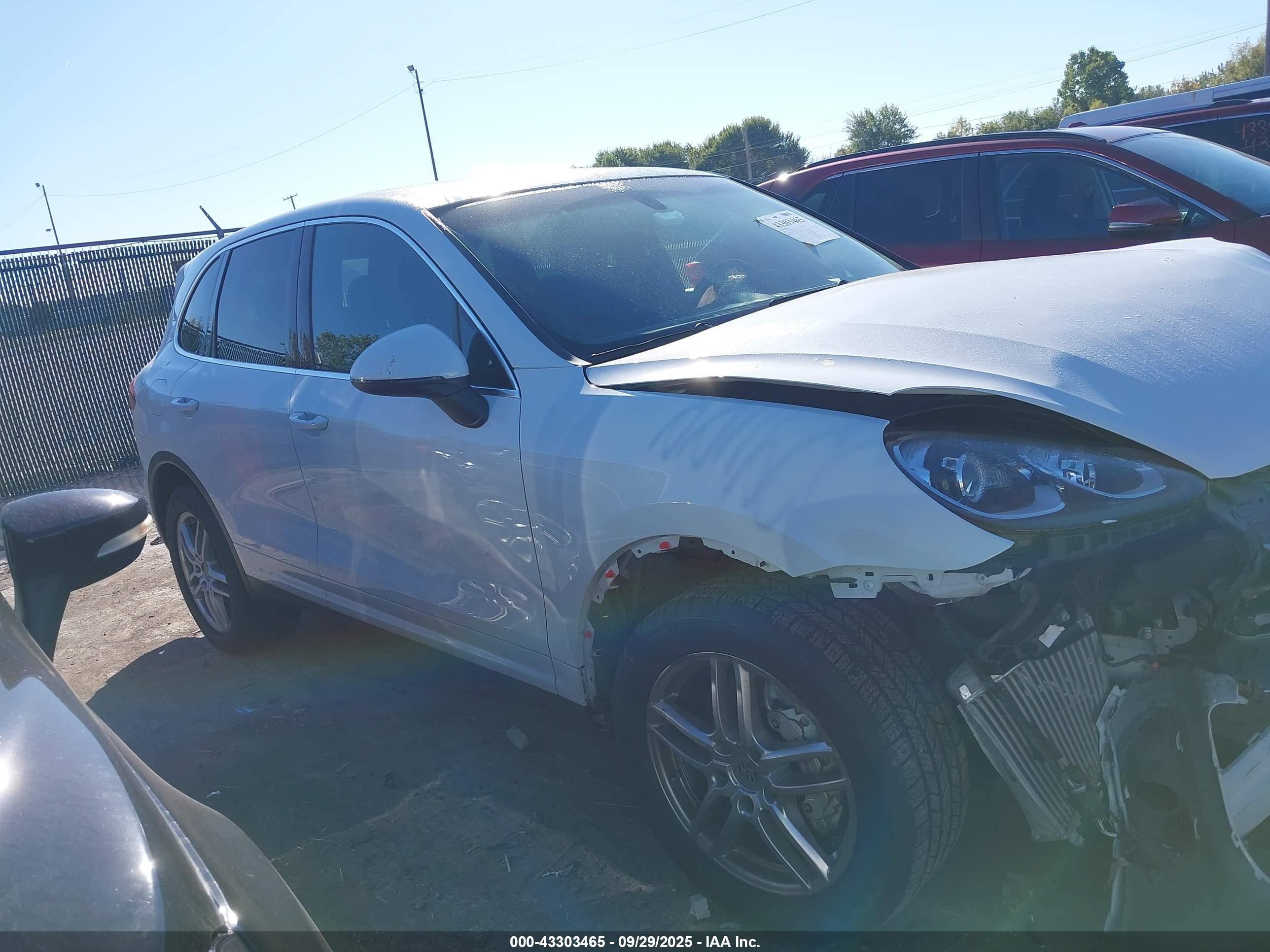 2015 Porsche Cayenne S Red vin: WP1AB2A22FLA56943