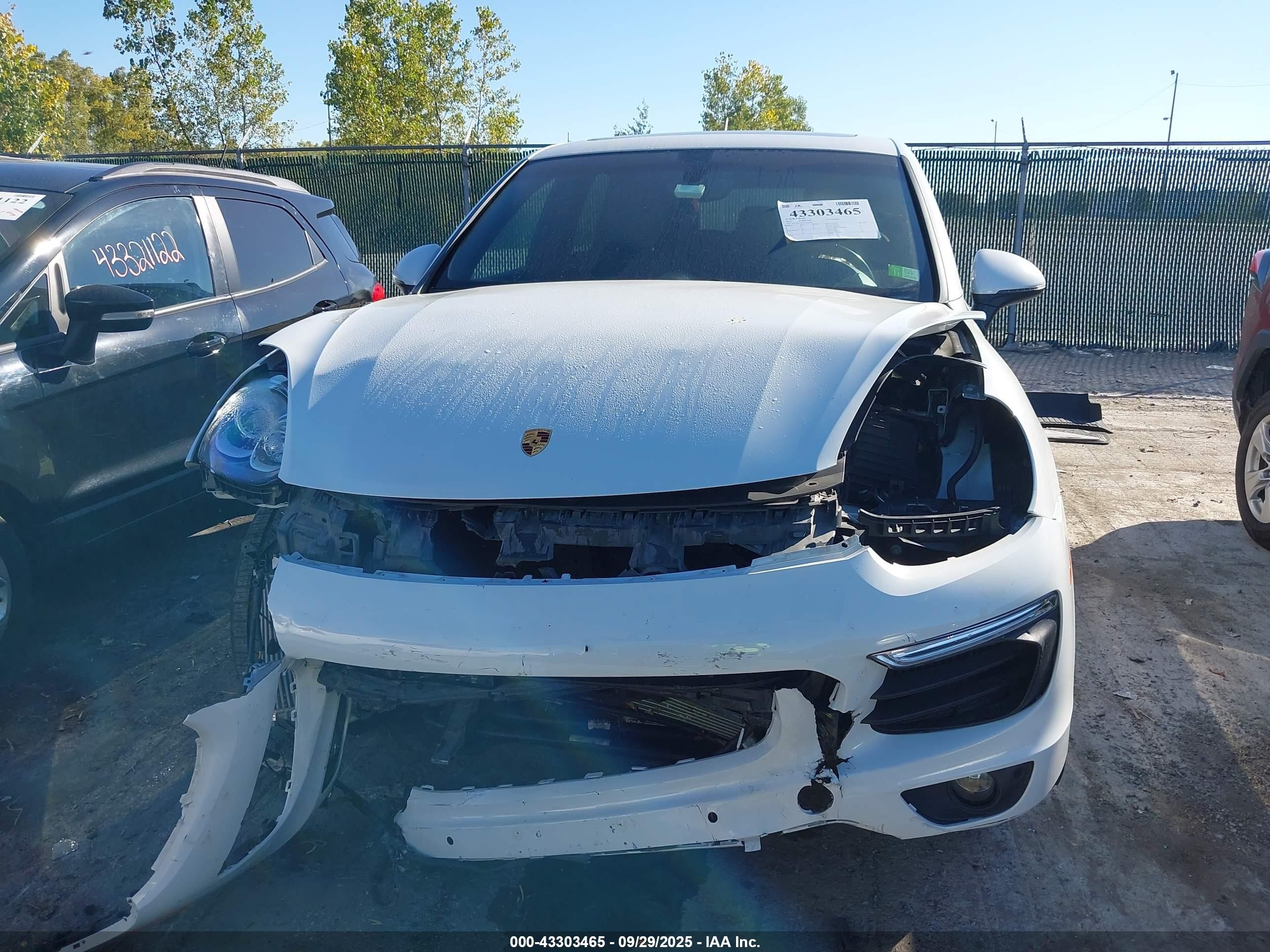 2015 Porsche Cayenne S Red vin: WP1AB2A22FLA56943