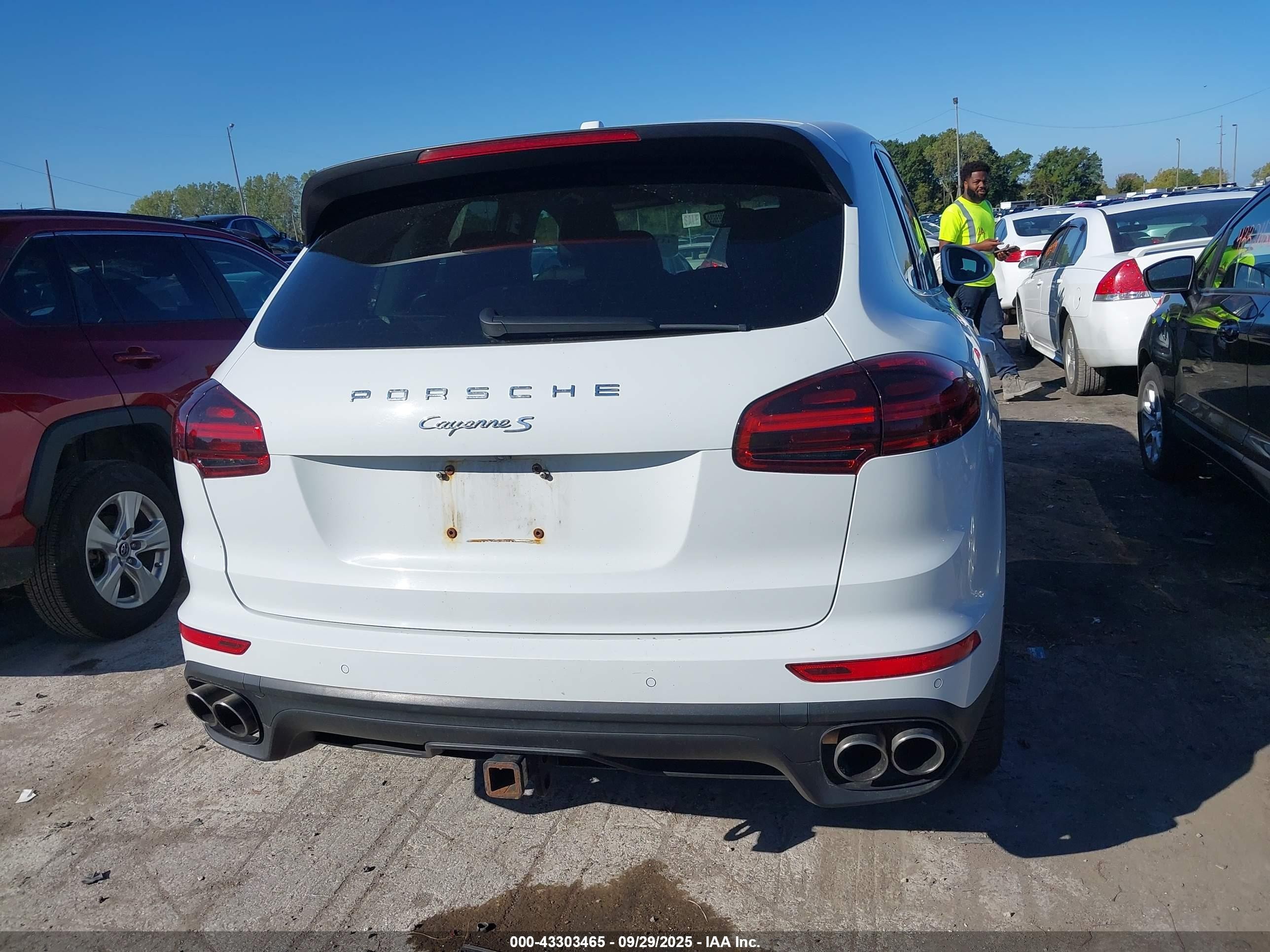 2015 Porsche Cayenne S Red vin: WP1AB2A22FLA56943