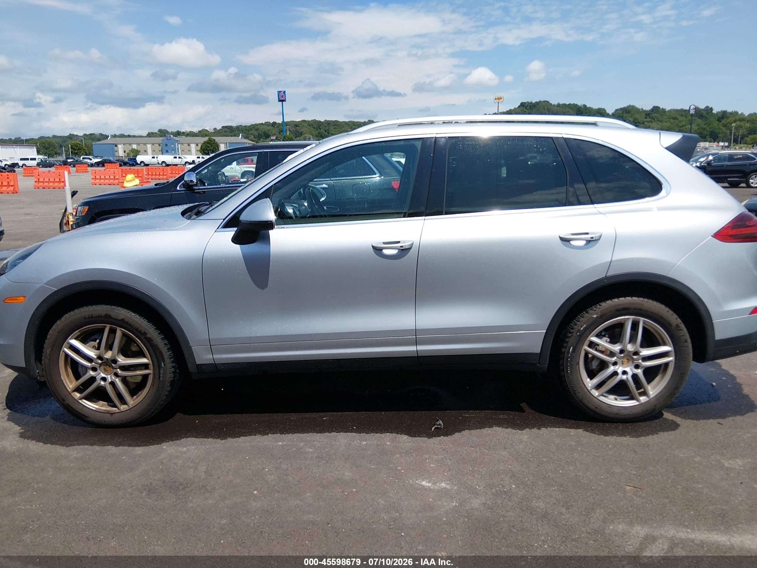 2015 Porsche Cayenne S Silver vin: WP1AB2A22FLA59874