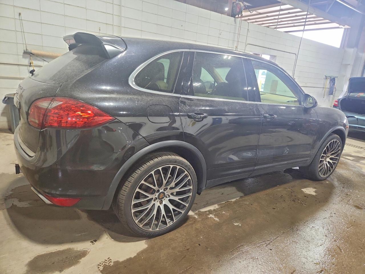 2012 Porsche Cayenne S Черный vin: WP1AB2A24CLA40173
