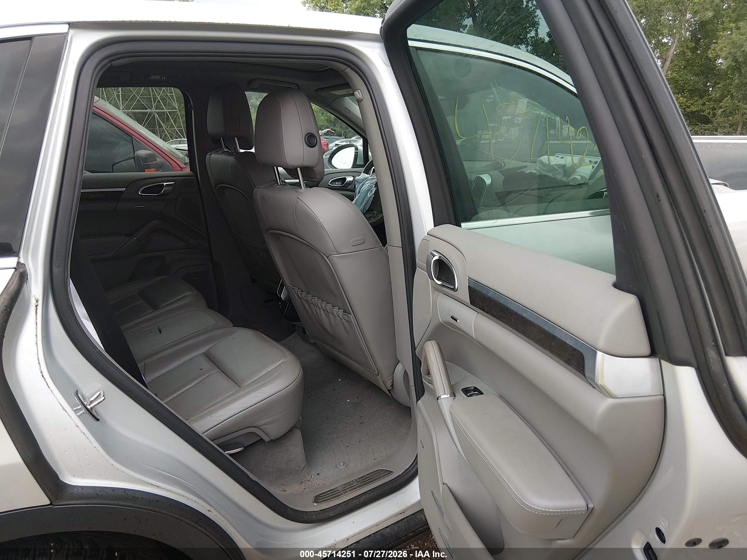 2012 Porsche Cayenne S Silver vin: WP1AB2A24CLA44420