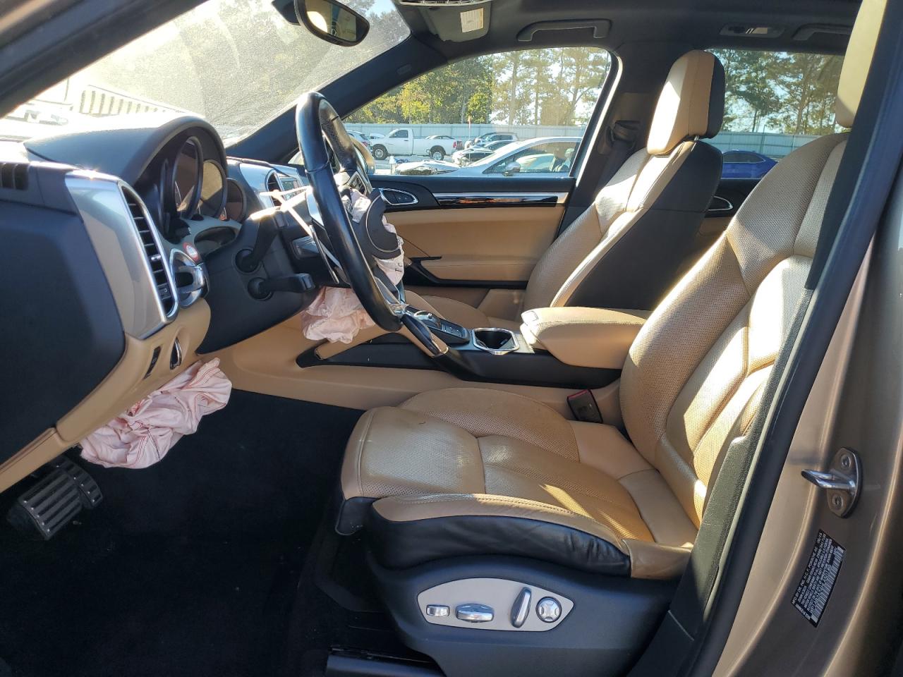 2017 Porsche Cayenne S Gold vin: WP1AB2A24HLA50189