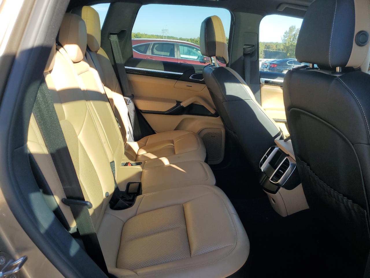 2017 Porsche Cayenne S Gold vin: WP1AB2A24HLA50189