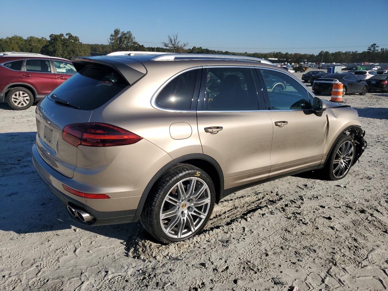 2017 Porsche Cayenne S Gold vin: WP1AB2A24HLA50189