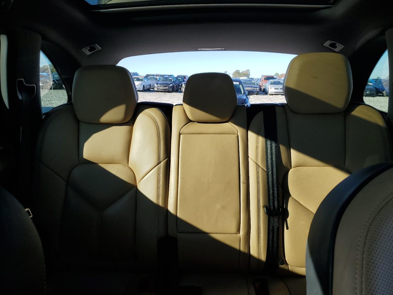 2017 Porsche Cayenne S Gold vin: WP1AB2A24HLA50189