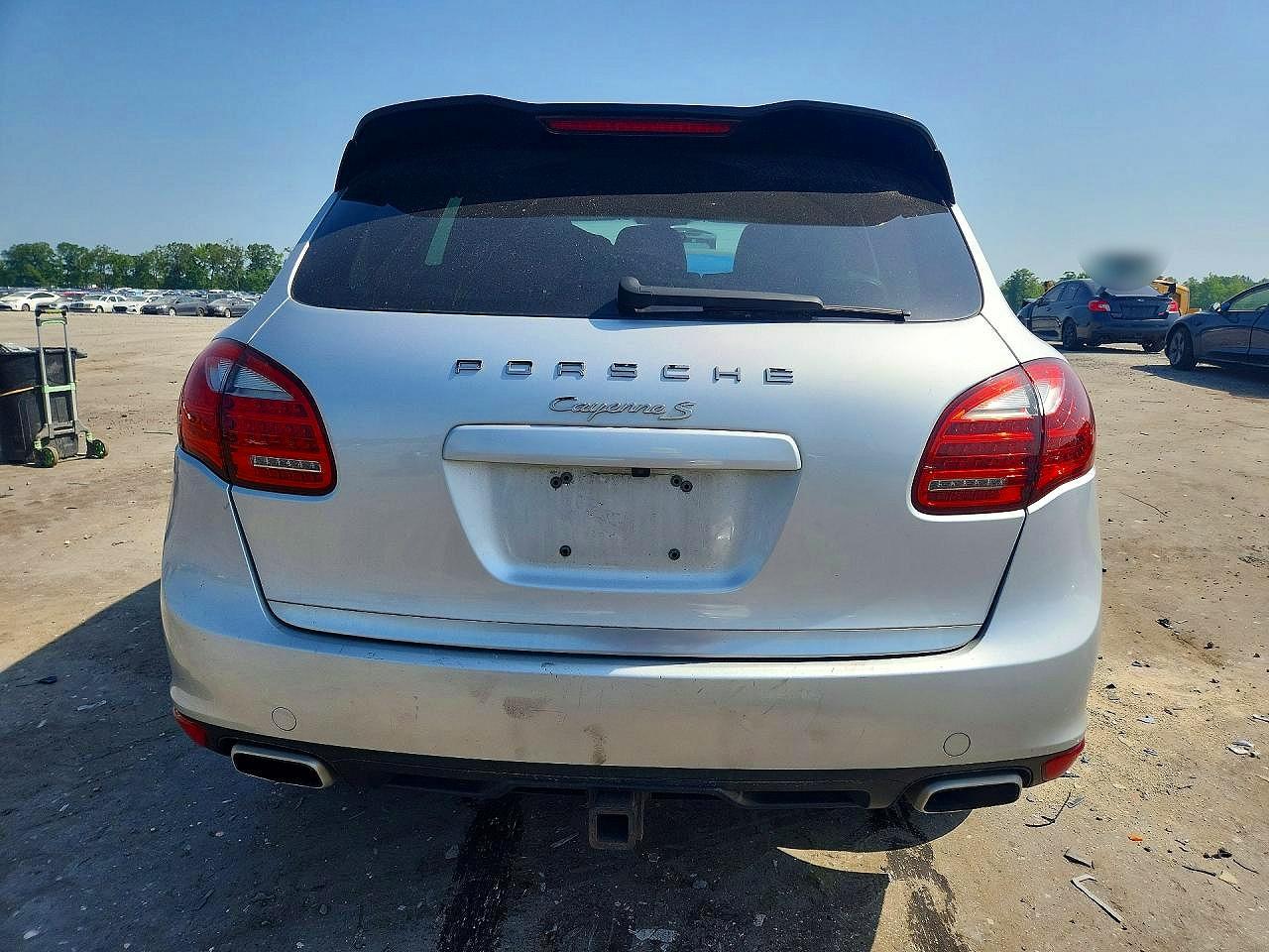 2011 Porsche Cayenne S Silver vin: WP1AB2A25BLA41802