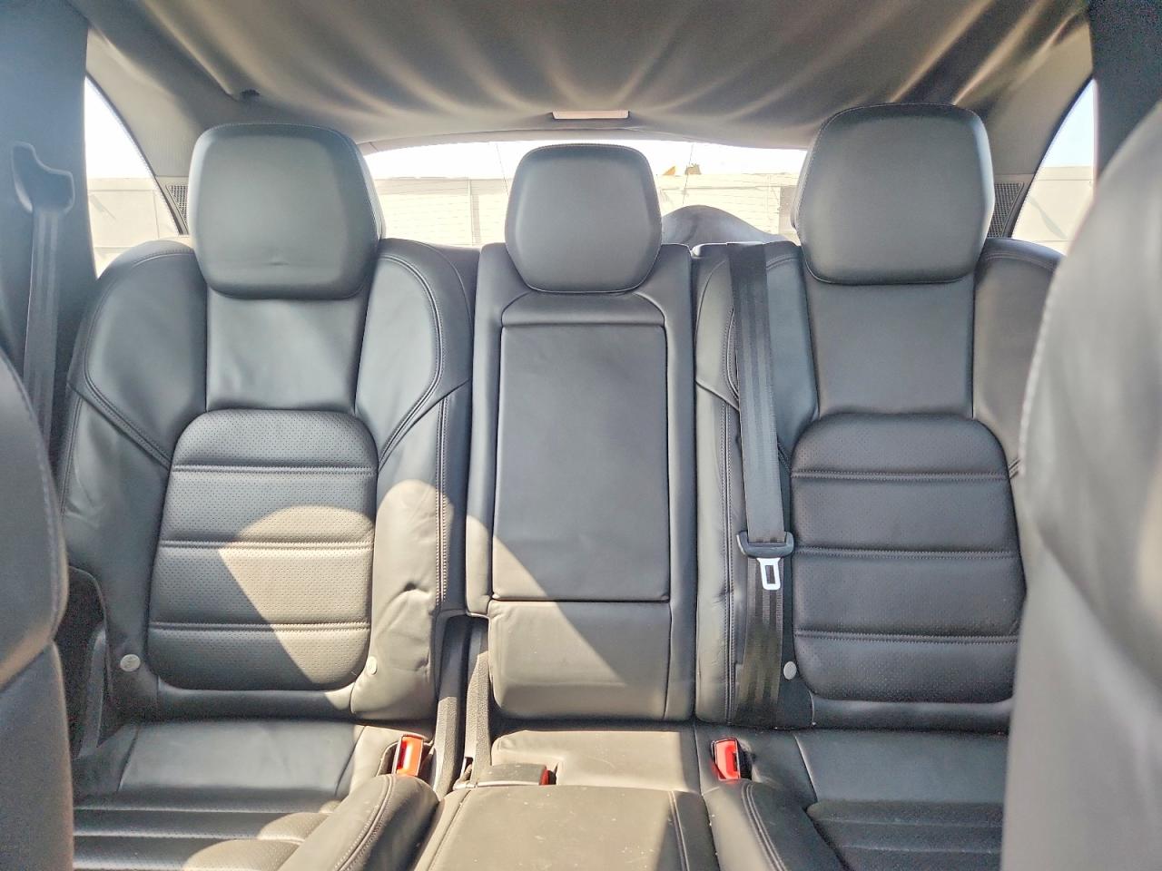 2011 Porsche Cayenne S Silver vin: WP1AB2A25BLA41802
