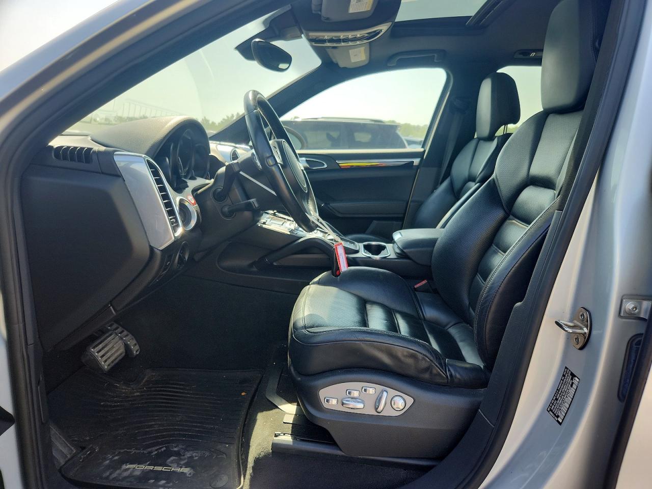 2011 Porsche Cayenne S Silver vin: WP1AB2A25BLA41802