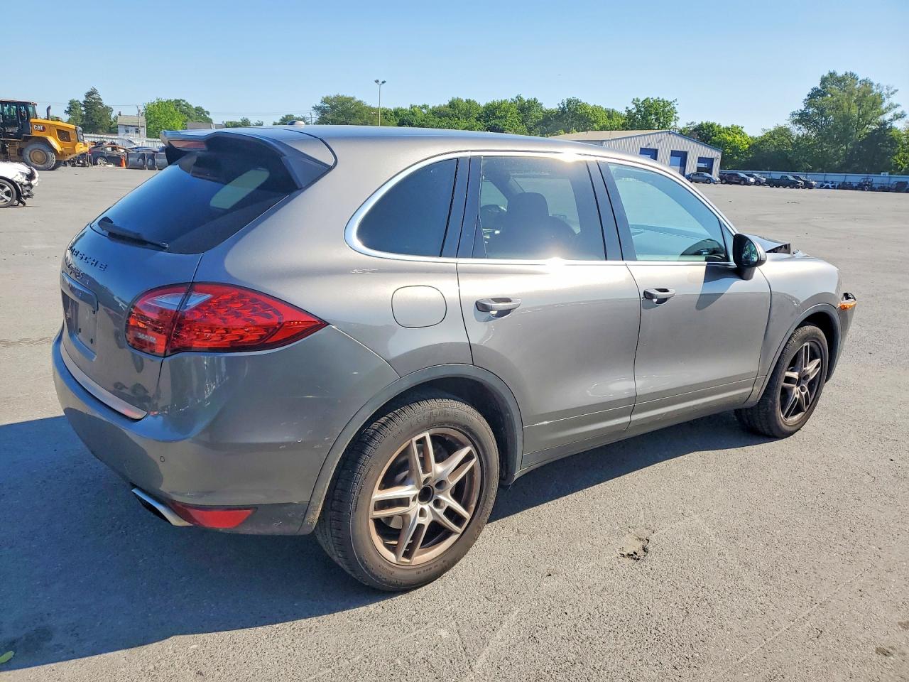 2011 Porsche Cayenne S Brown vin: WP1AB2A25BLA51066