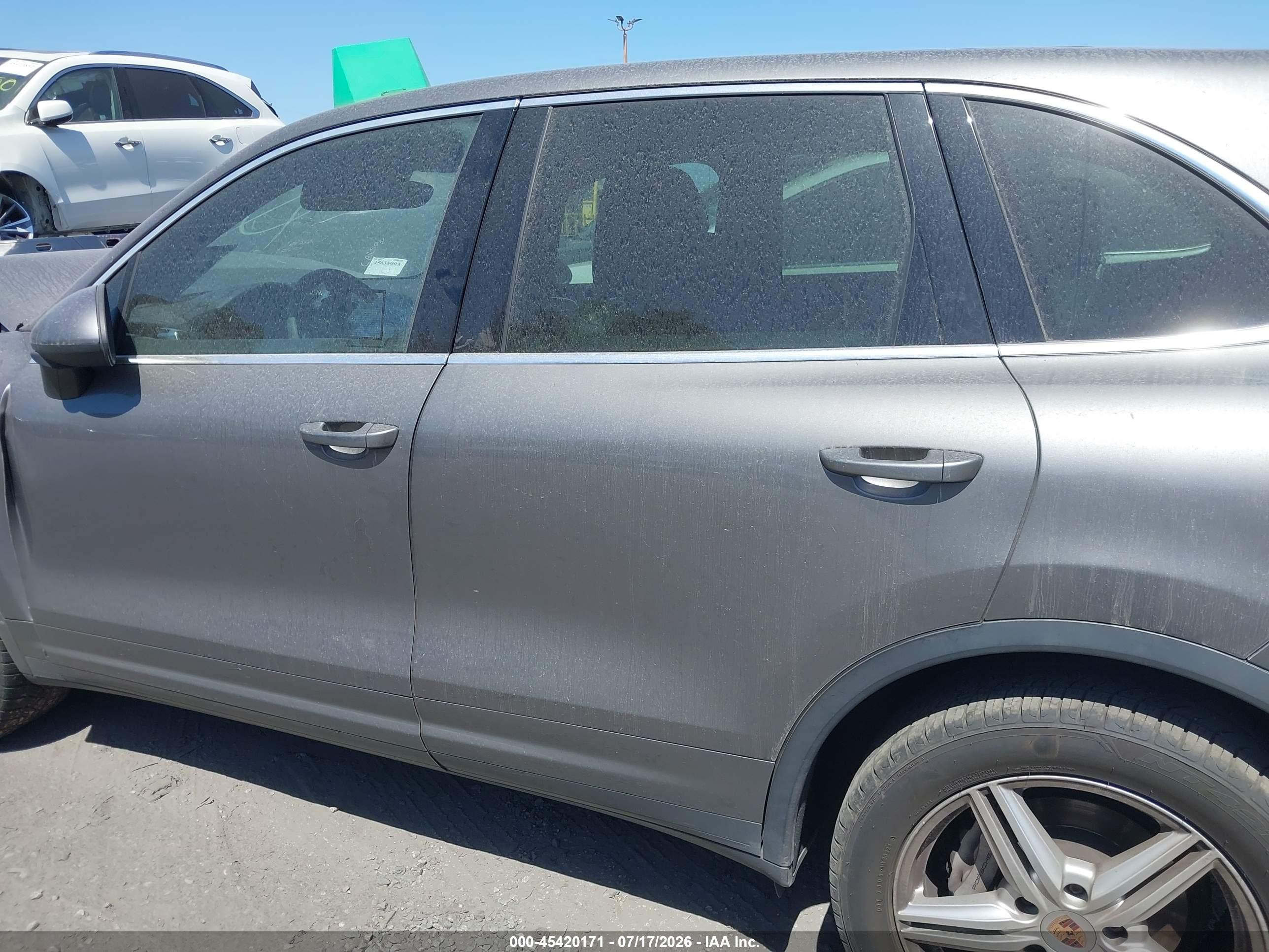2014 Porsche Cayenne S Gray vin: WP1AB2A25ELA55042