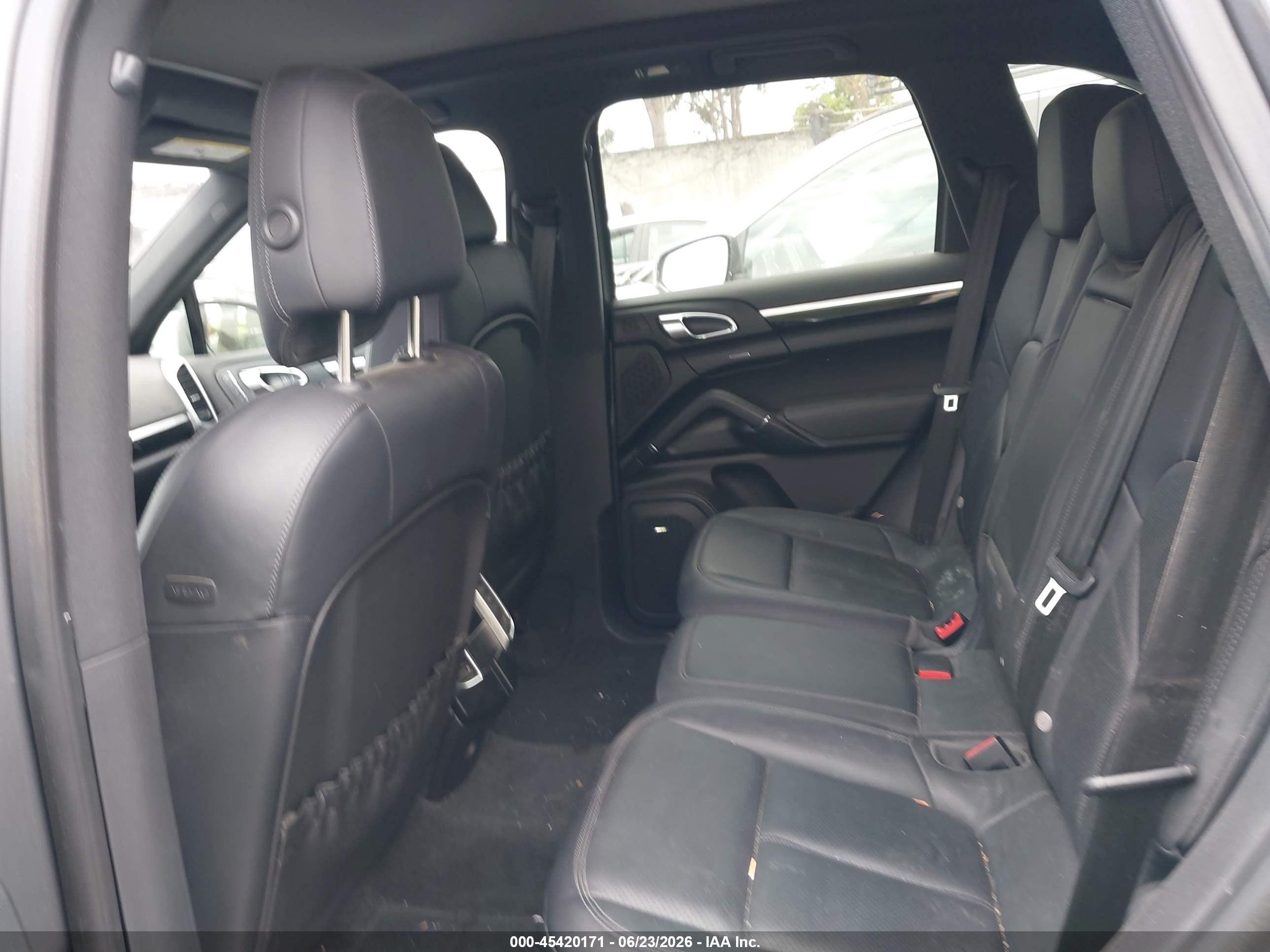 2014 Porsche Cayenne S Gray vin: WP1AB2A25ELA55042