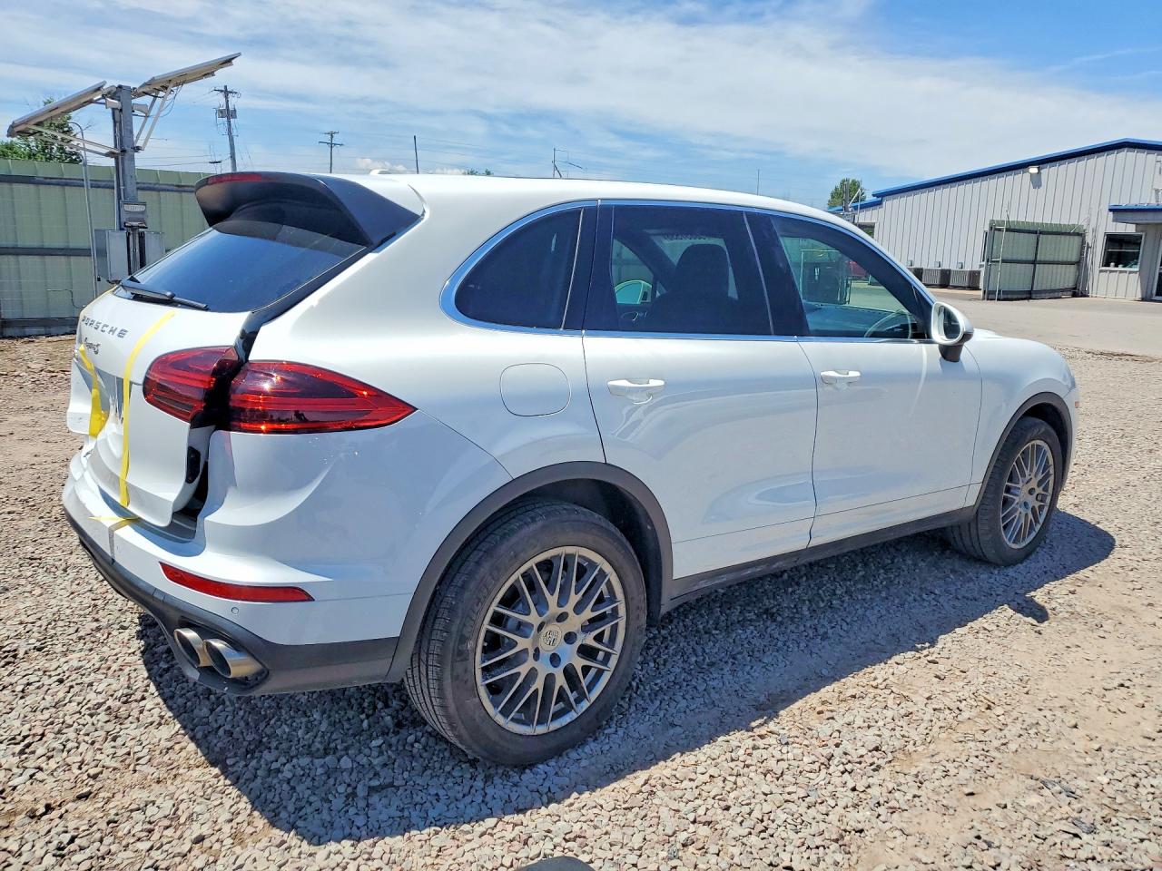 2016 Porsche Cayenne S White vin: WP1AB2A25GLA95480
