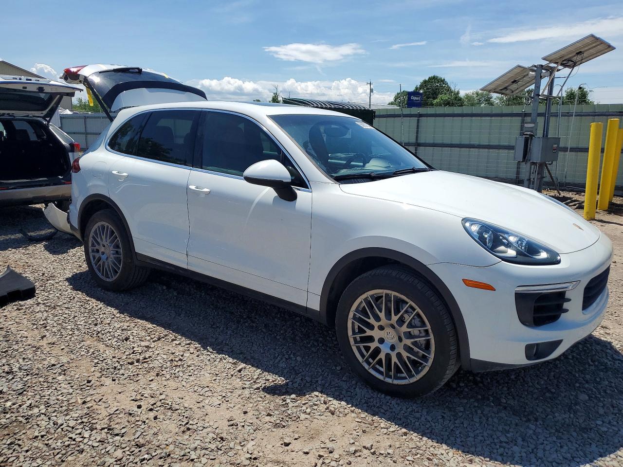 2016 Porsche Cayenne S White vin: WP1AB2A25GLA95480