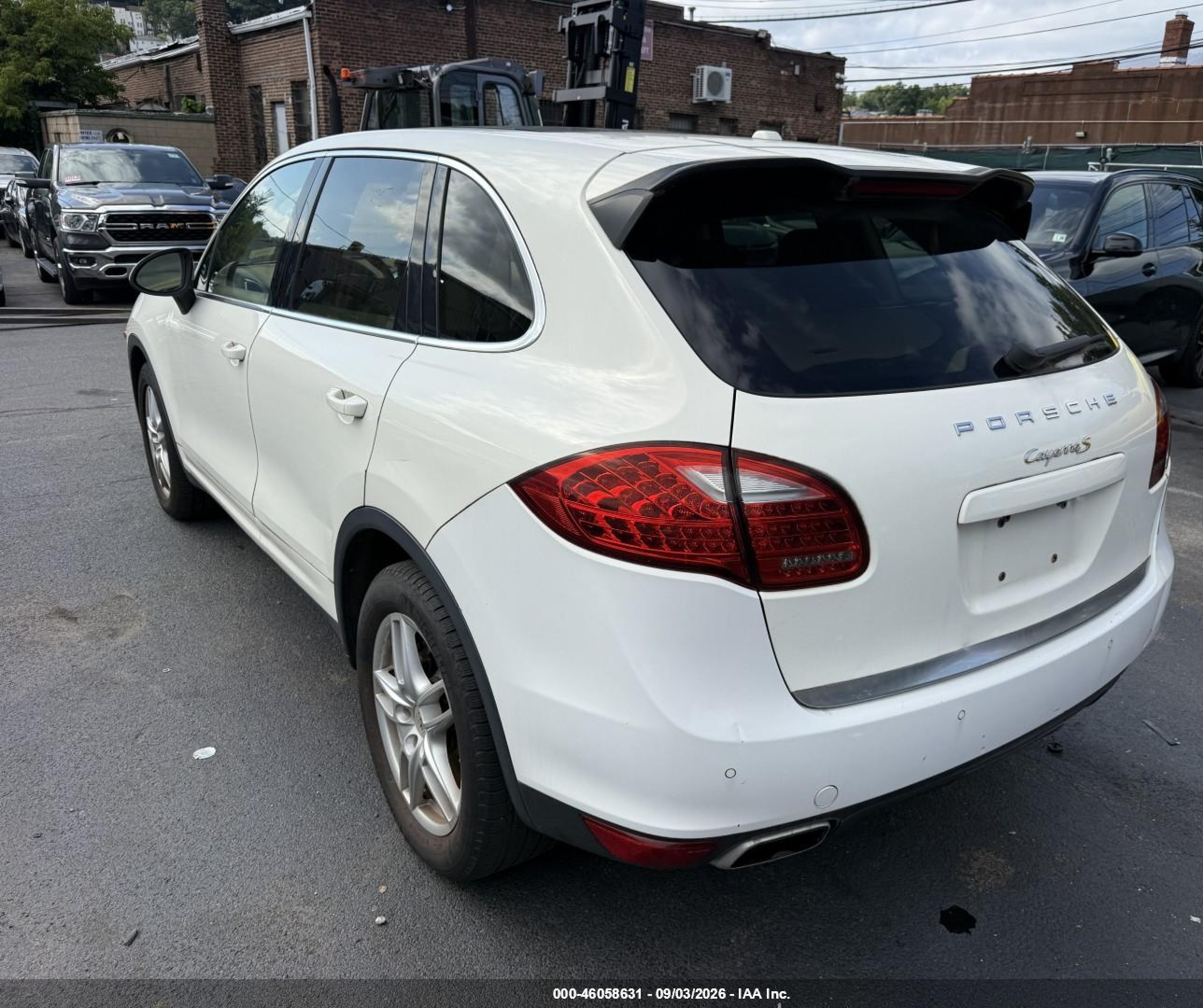 2011 Porsche Cayenne S White vin: WP1AB2A26BLA48287