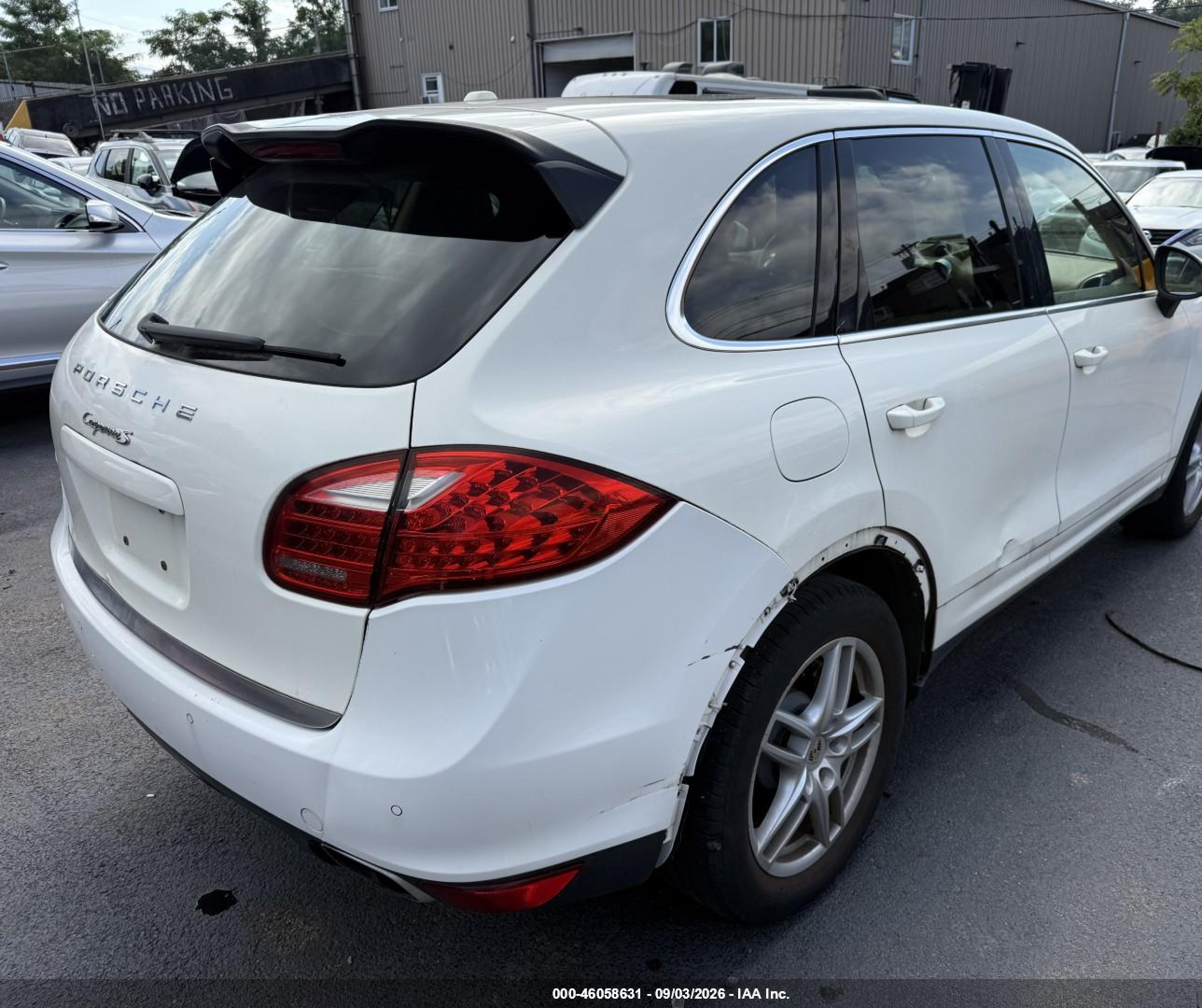 2011 Porsche Cayenne S White vin: WP1AB2A26BLA48287