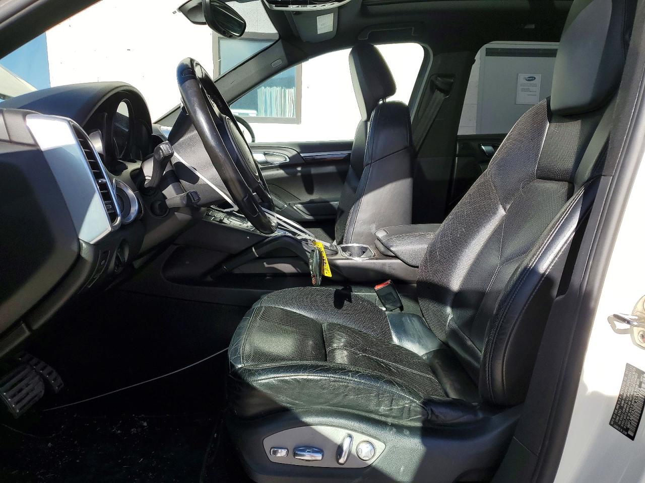 2011 Porsche Cayenne S White vin: WP1AB2A26BLA53375