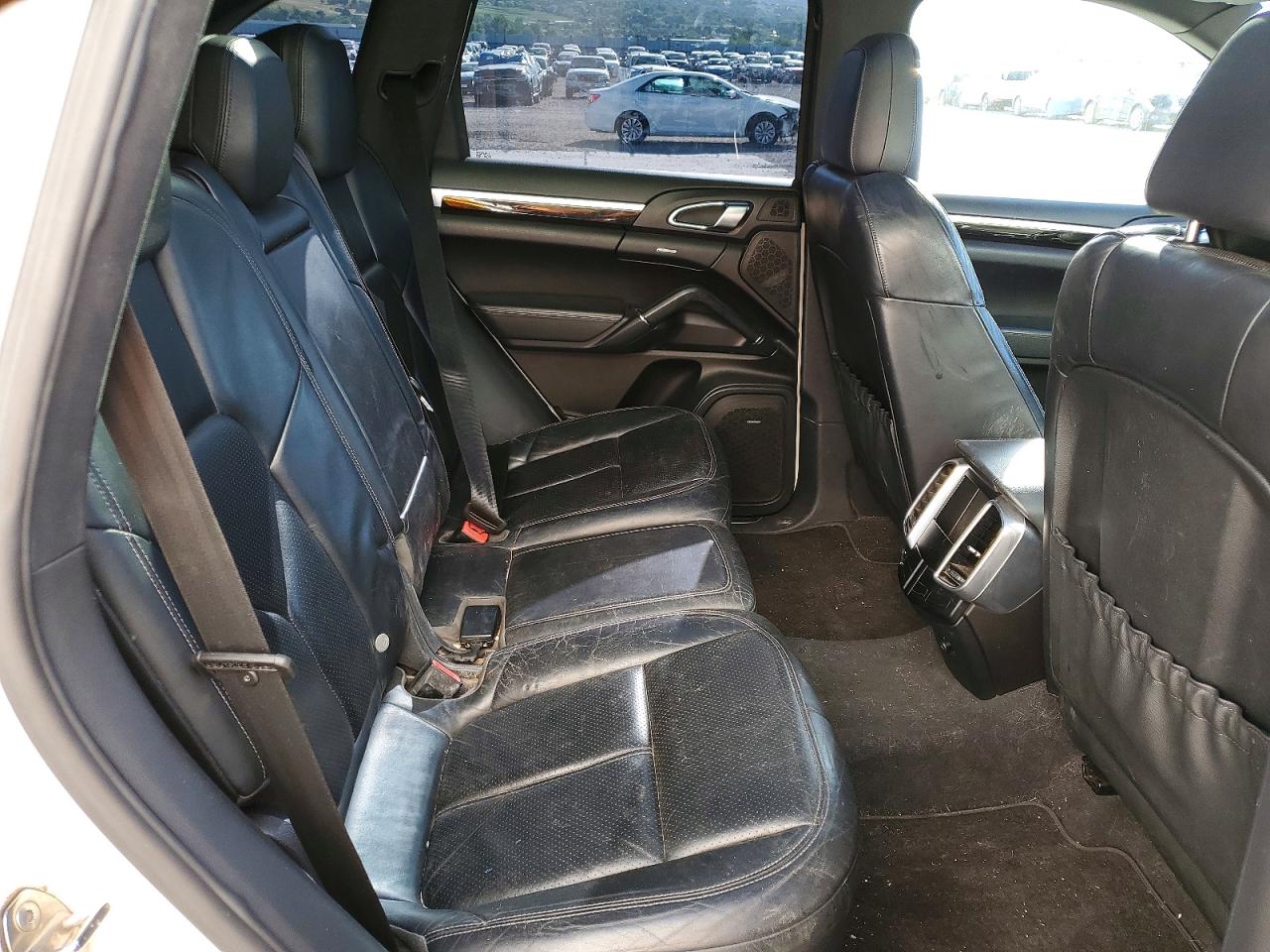 2011 Porsche Cayenne S White vin: WP1AB2A26BLA53375