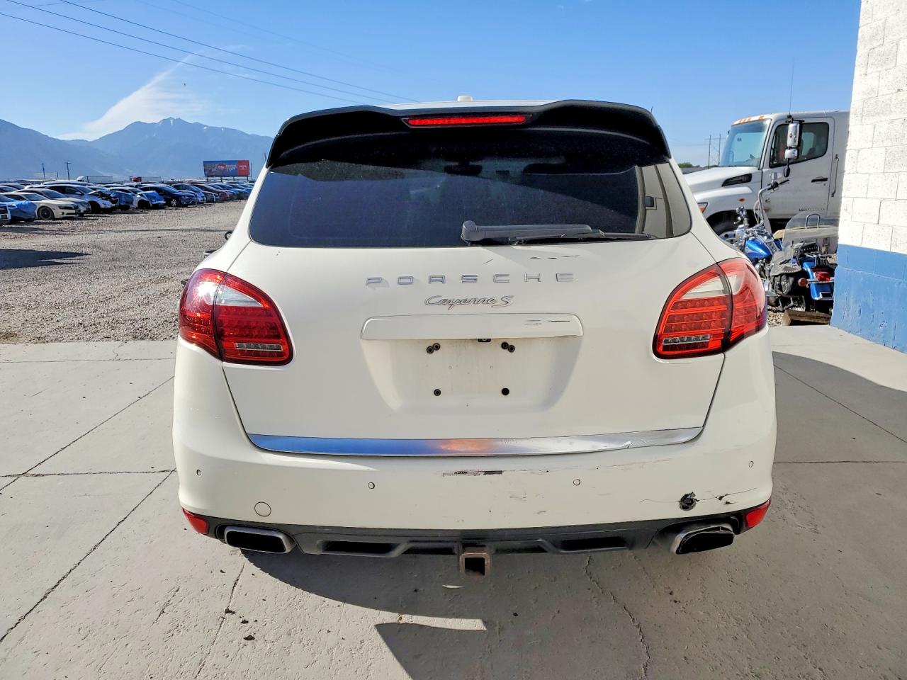 2011 Porsche Cayenne S White vin: WP1AB2A26BLA53375