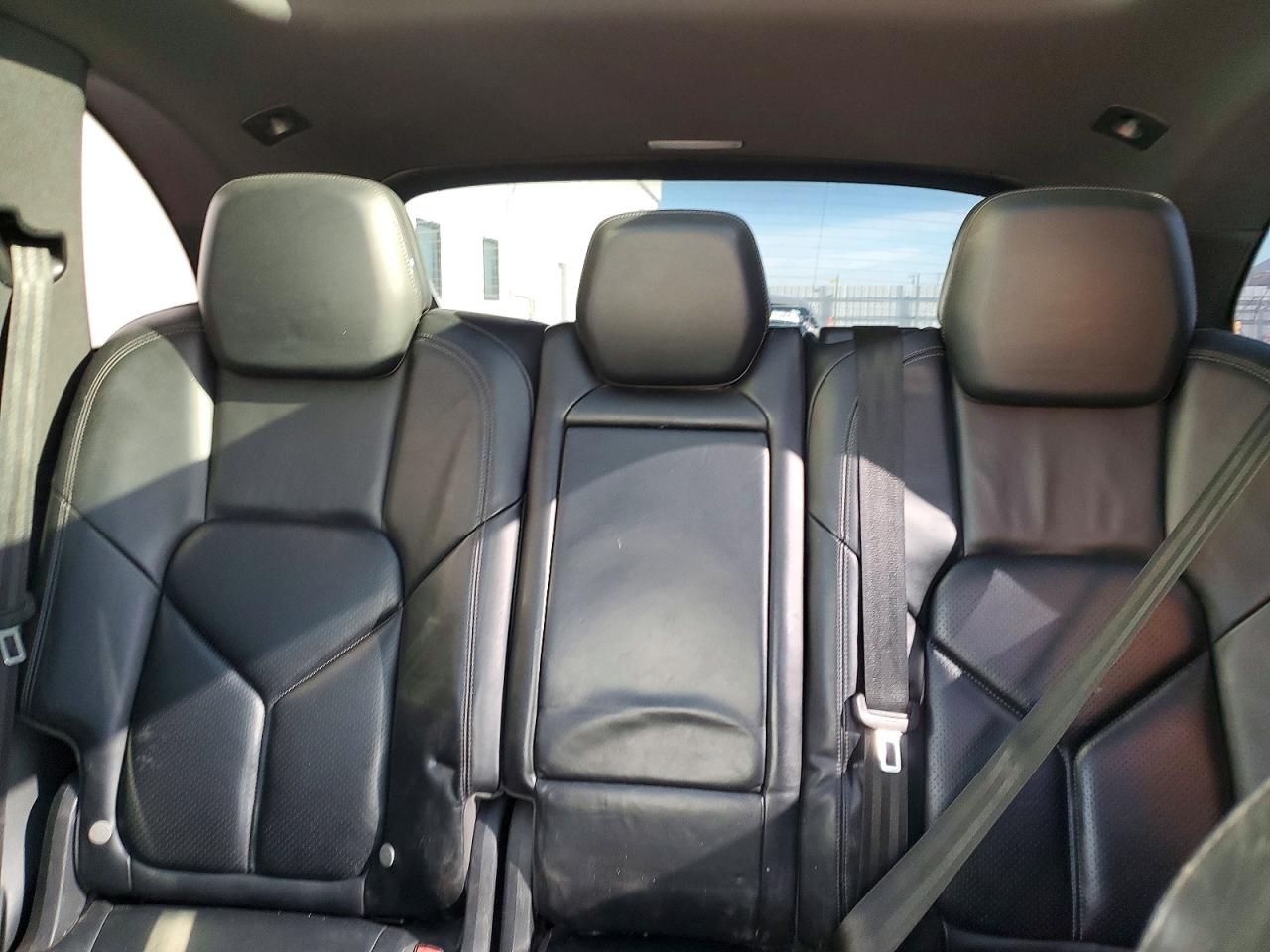 2011 Porsche Cayenne S White vin: WP1AB2A26BLA53375