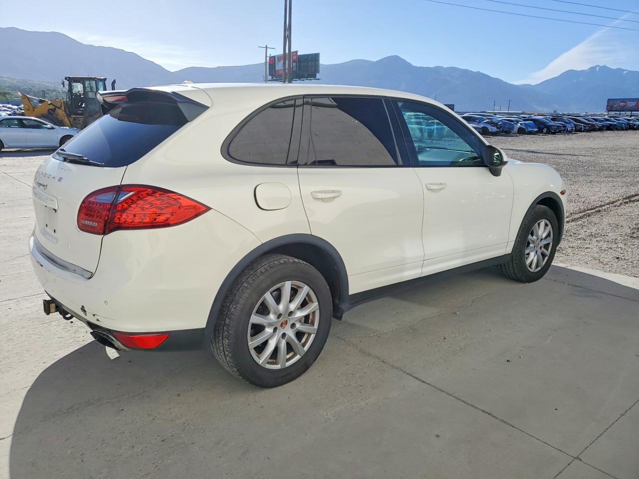 2011 Porsche Cayenne S White vin: WP1AB2A26BLA53375