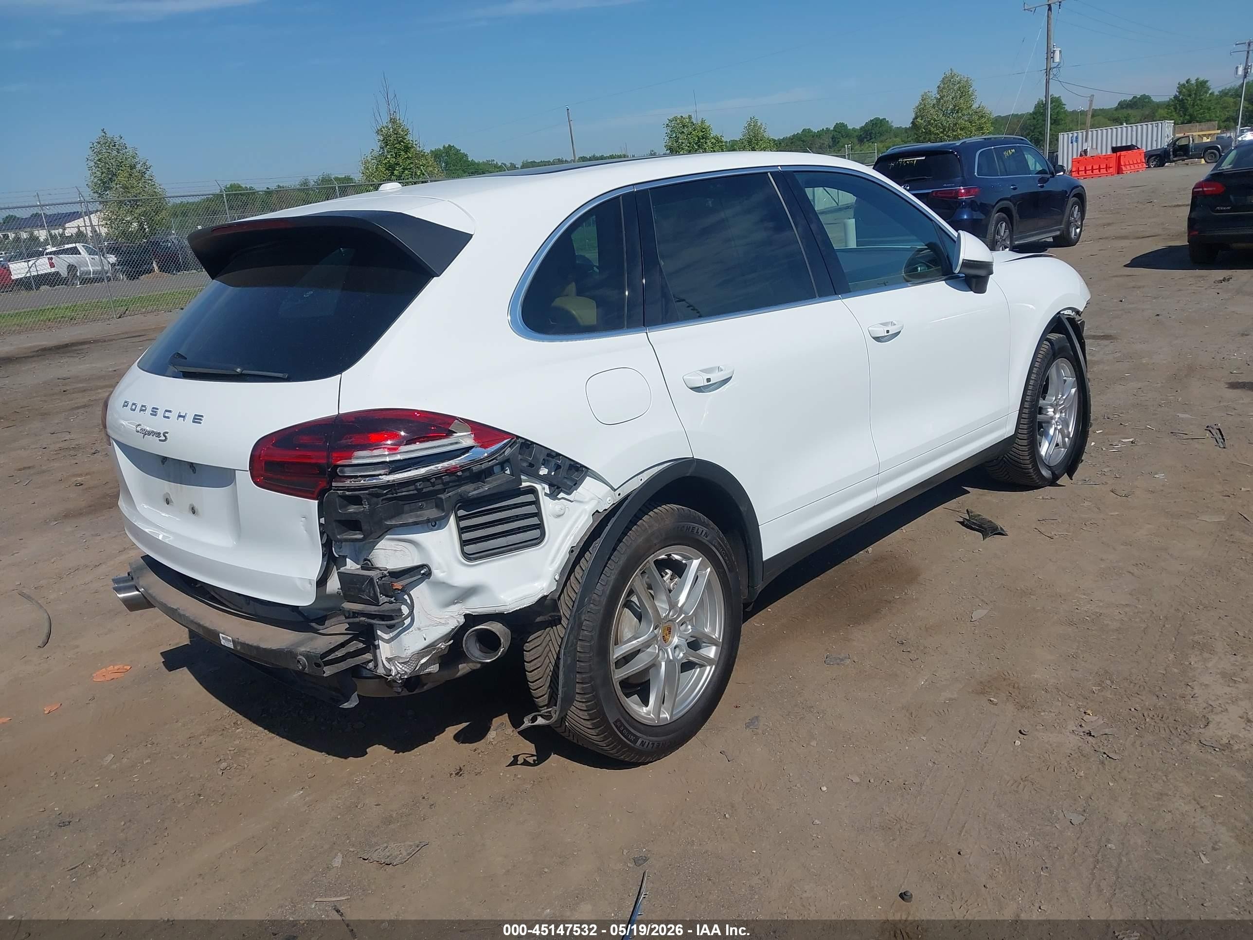 2016 Porsche Cayenne S White vin: WP1AB2A26GLA92765