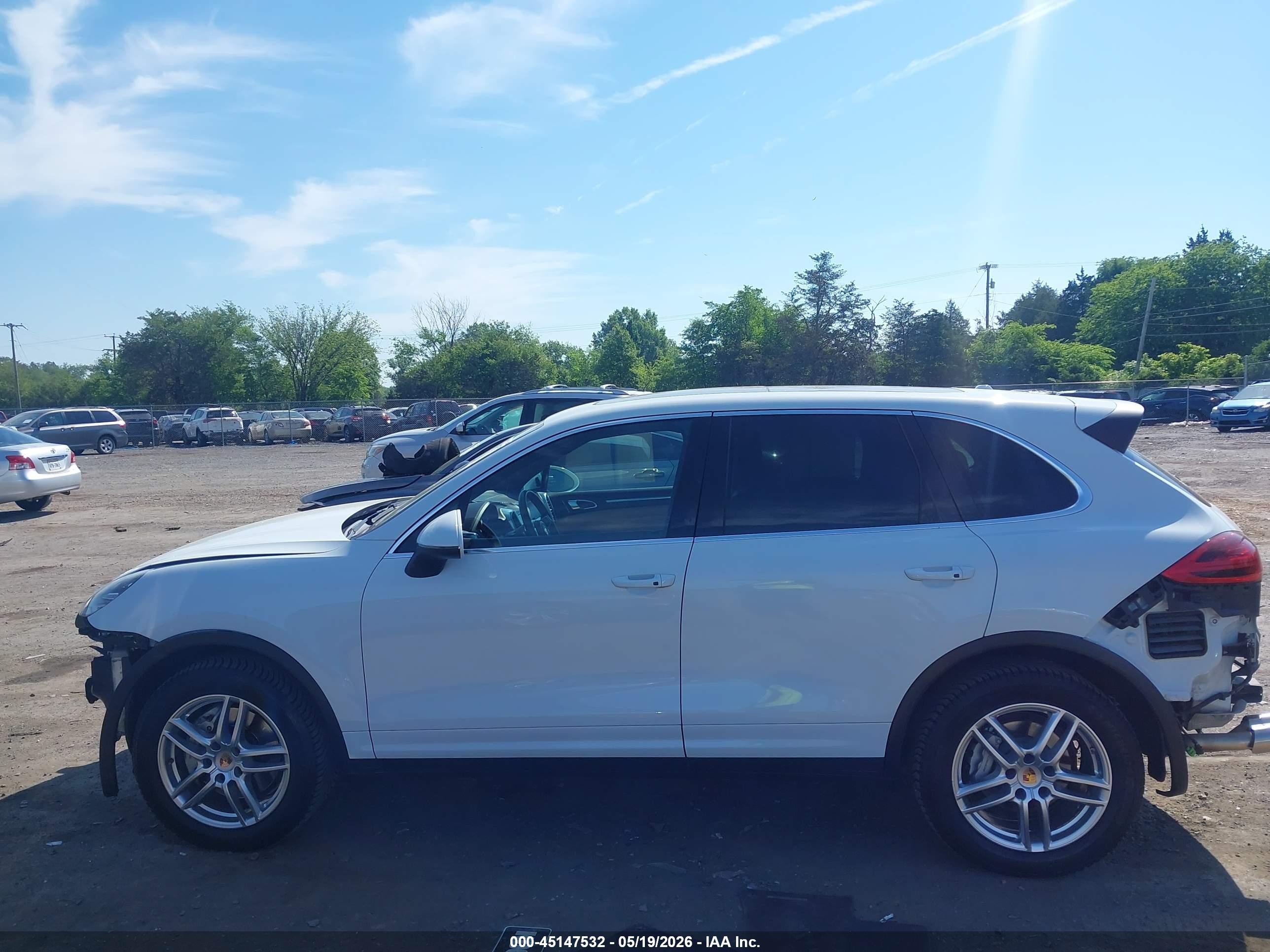 2016 Porsche Cayenne S White vin: WP1AB2A26GLA92765