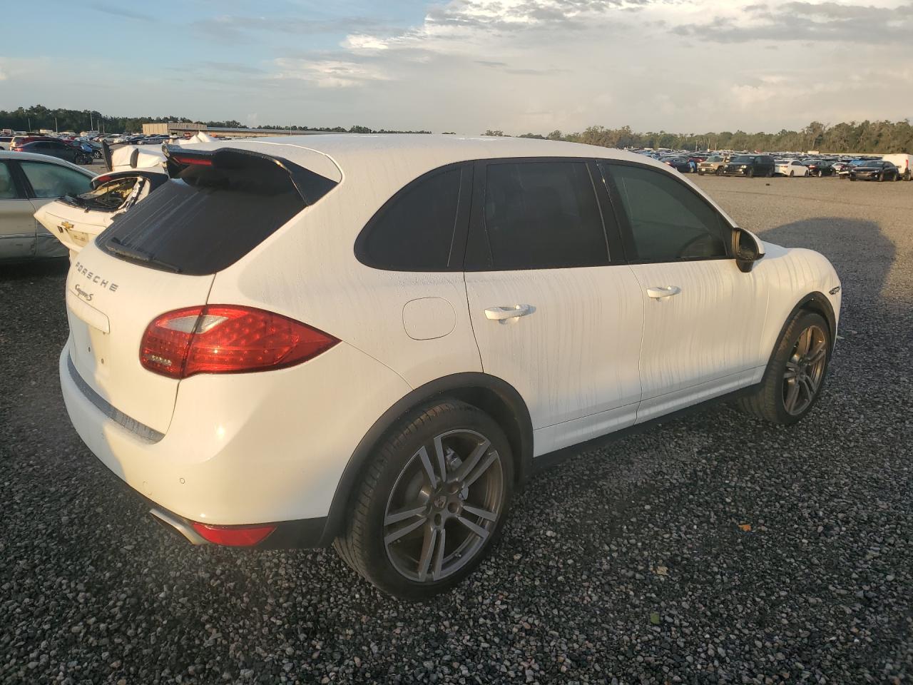 2013 Porsche Cayenne S White vin: WP1AB2A28DLA80029