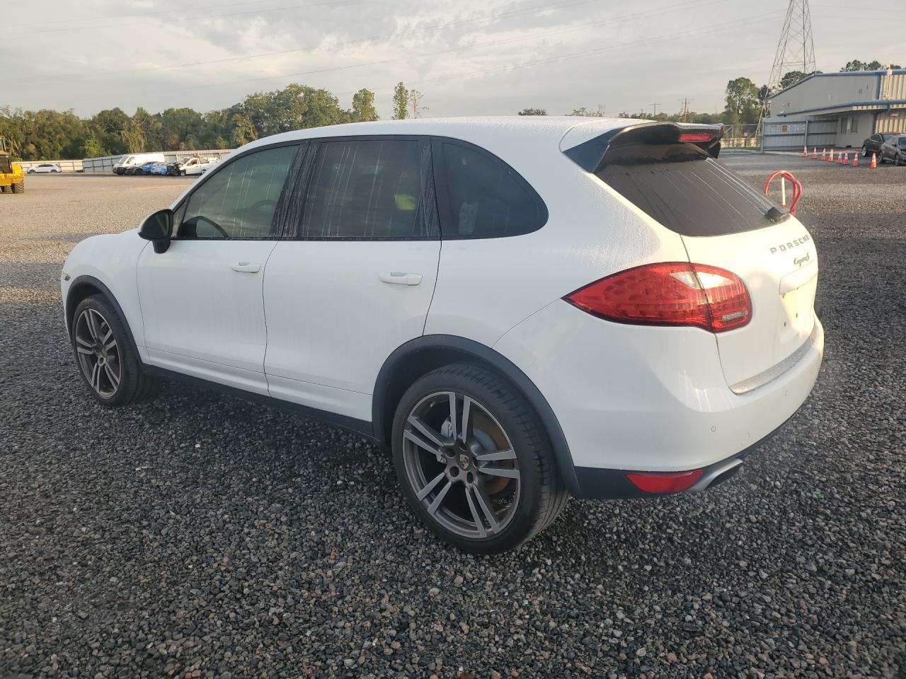 2013 Porsche Cayenne S White vin: WP1AB2A28DLA80029