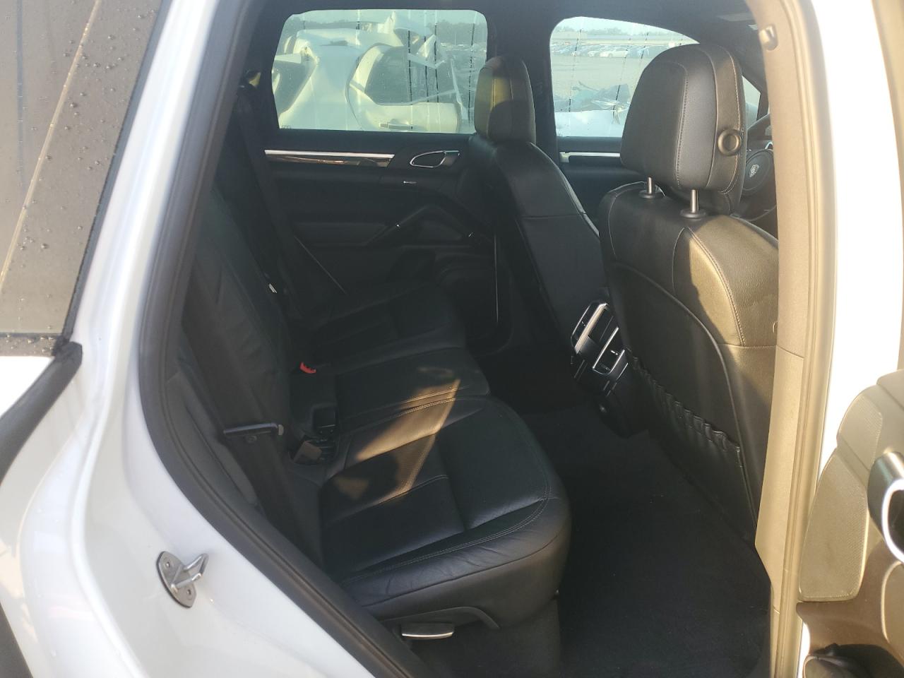 2013 Porsche Cayenne S White vin: WP1AB2A28DLA80029