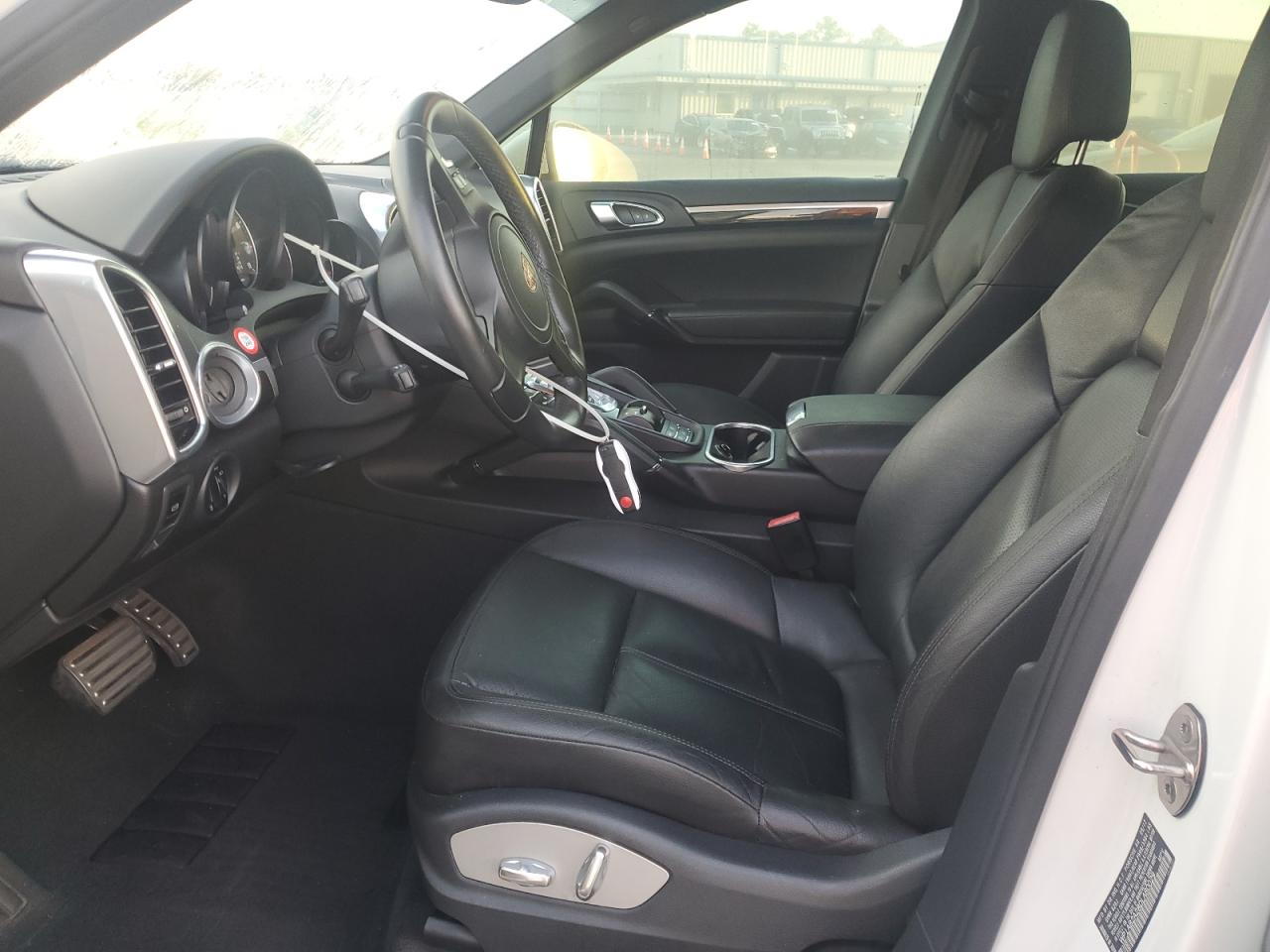 2013 Porsche Cayenne S White vin: WP1AB2A28DLA80029