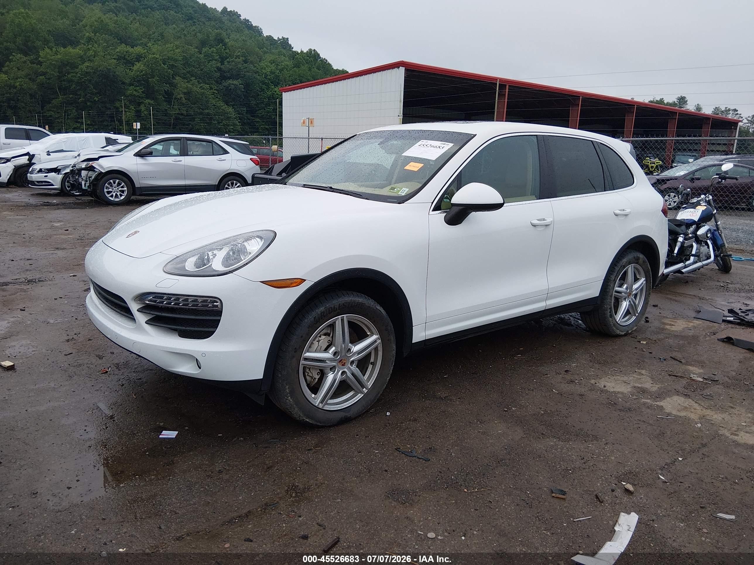 2013 Porsche Cayenne S White vin: WP1AB2A29DLA84042
