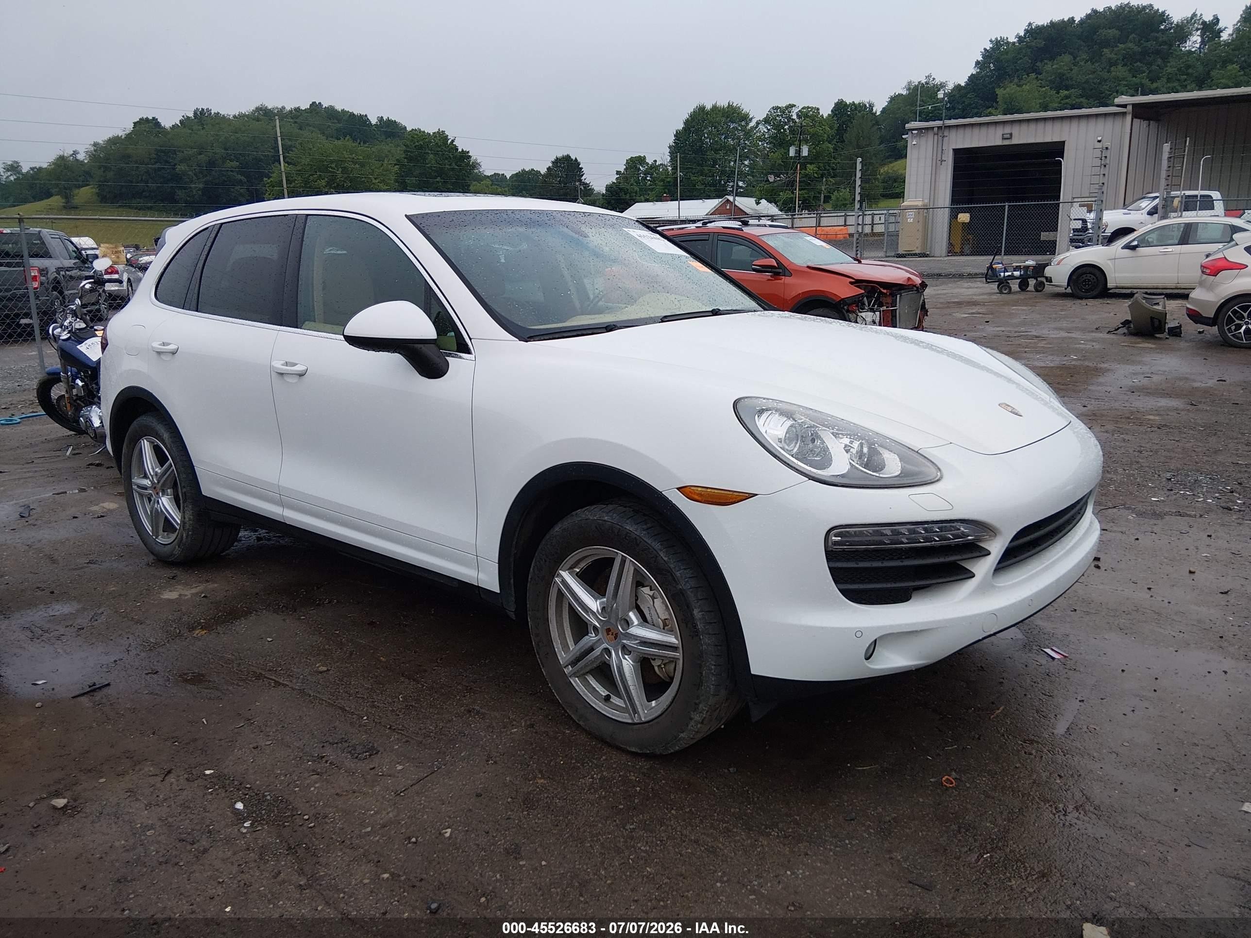 2013 Porsche Cayenne S White vin: WP1AB2A29DLA84042