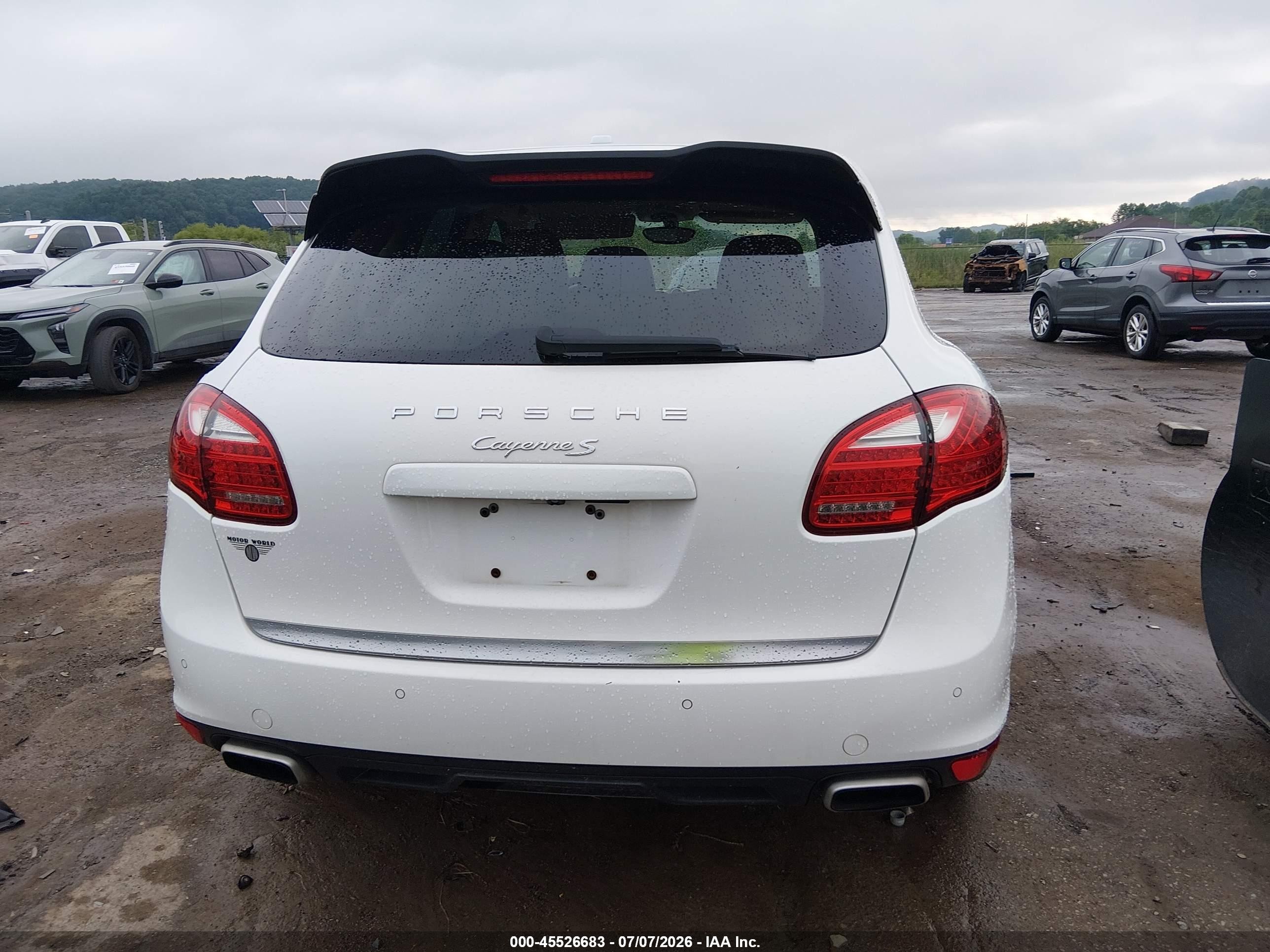 2013 Porsche Cayenne S White vin: WP1AB2A29DLA84042