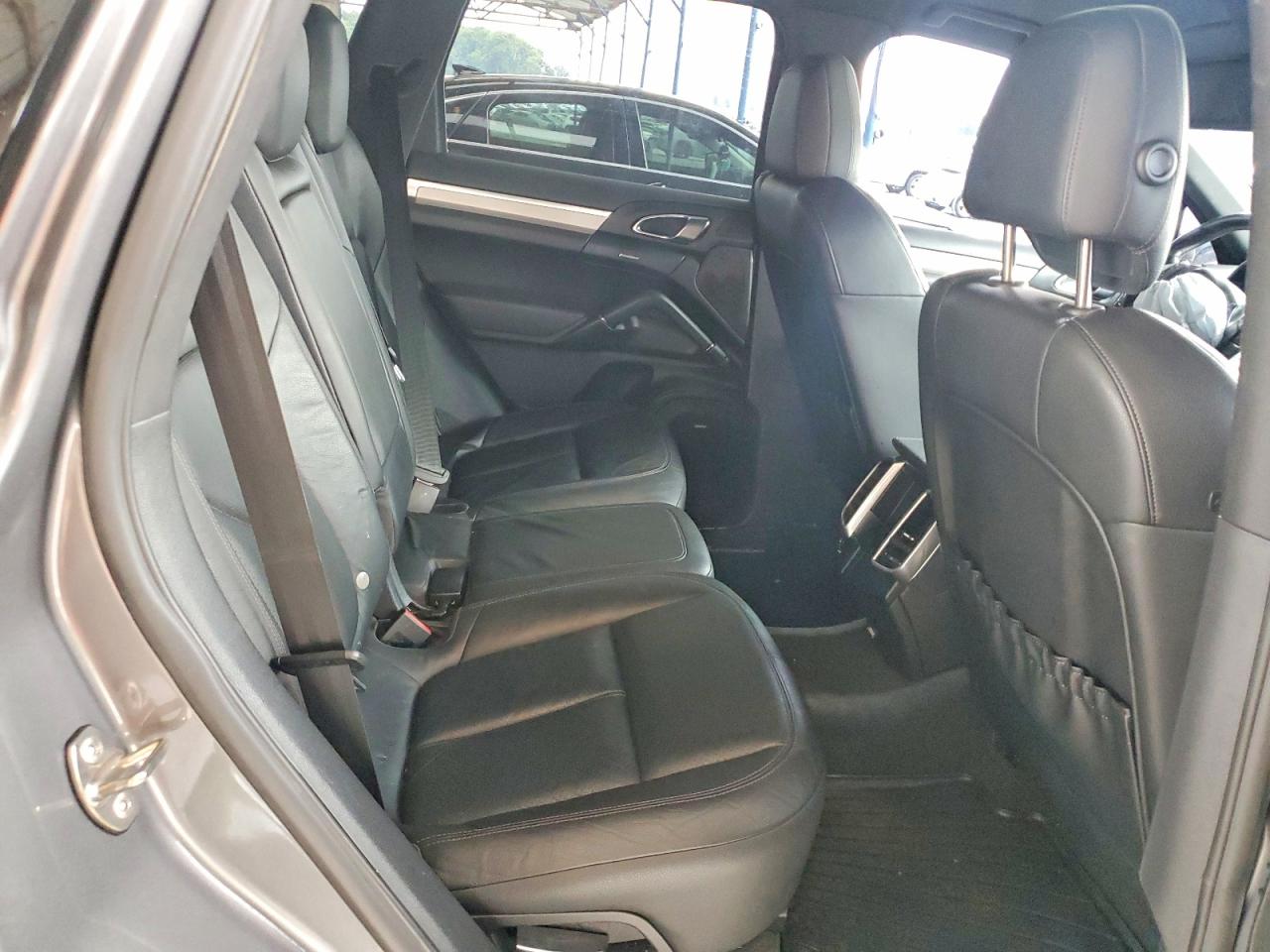 2011 Porsche Cayenne S Gray vin: WP1AB2A2XBLA47577