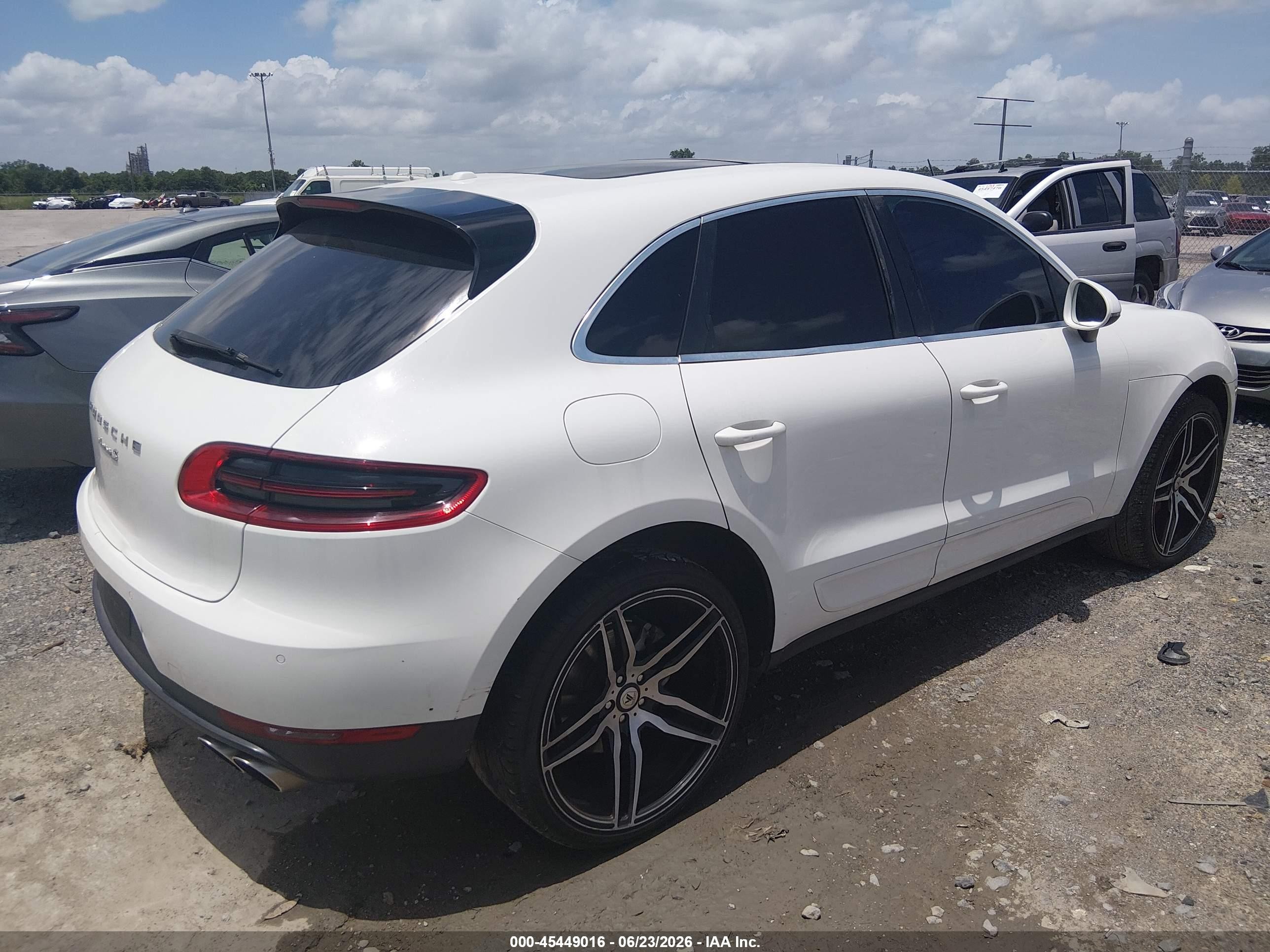 2015 Porsche Macan S White vin: WP1AB2A50FLB51124