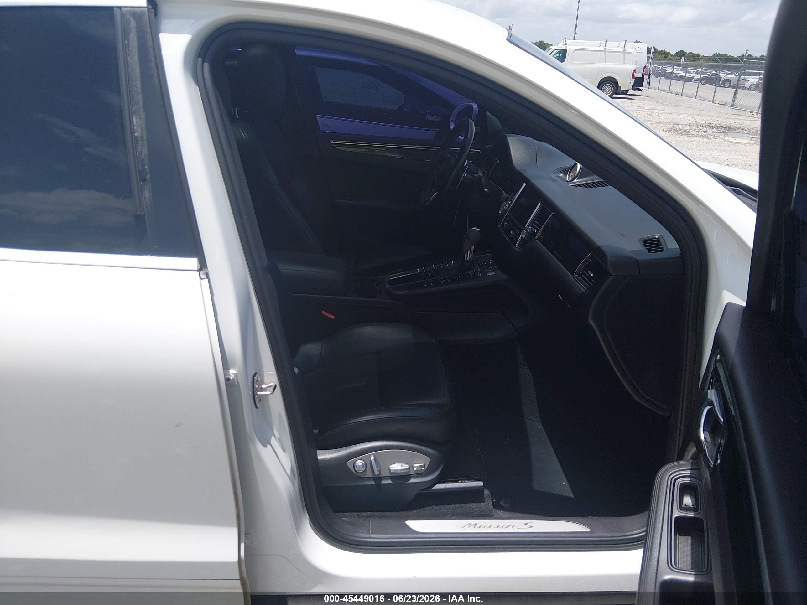 2015 Porsche Macan S White vin: WP1AB2A50FLB51124