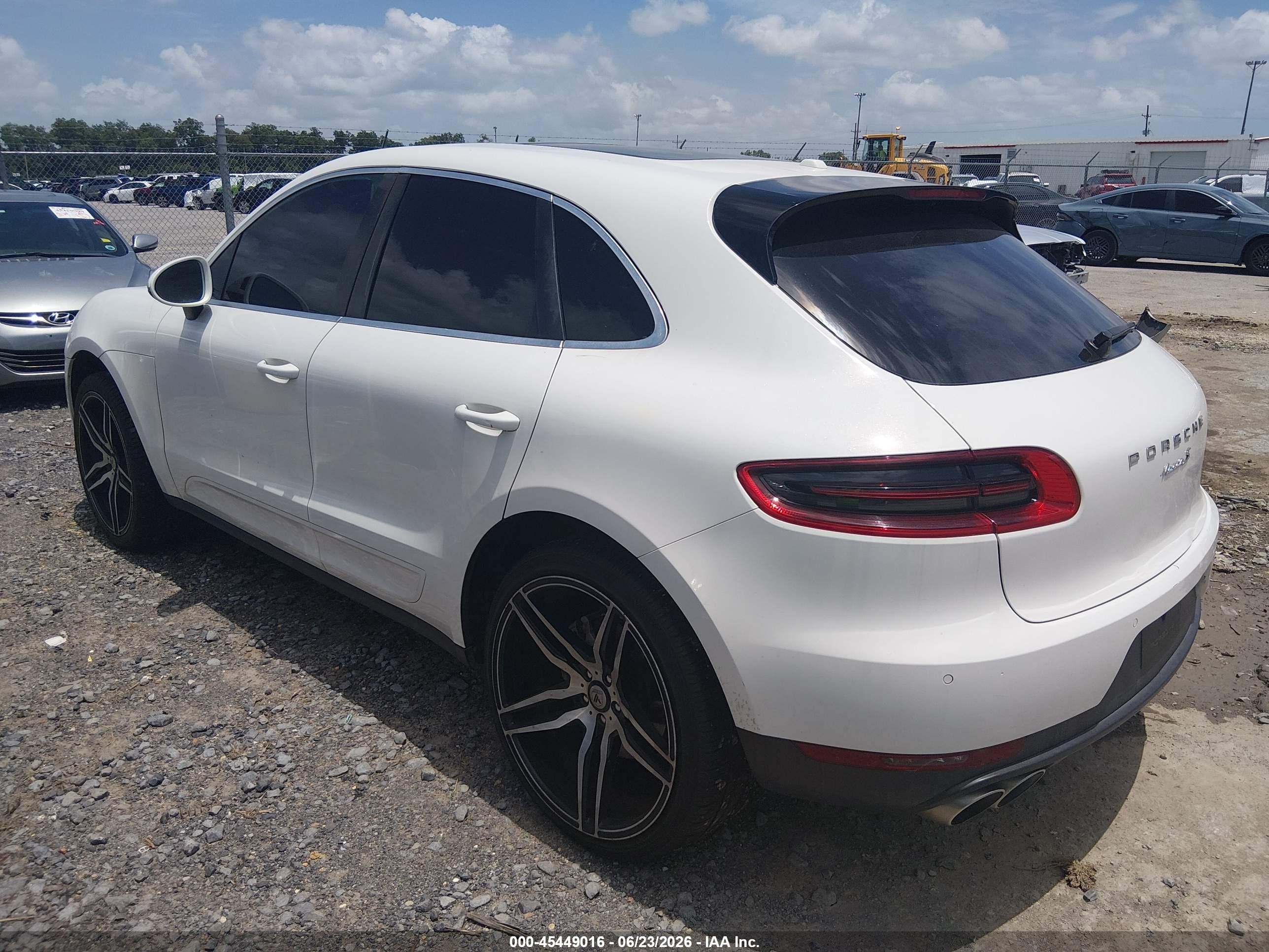 2015 Porsche Macan S White vin: WP1AB2A50FLB51124