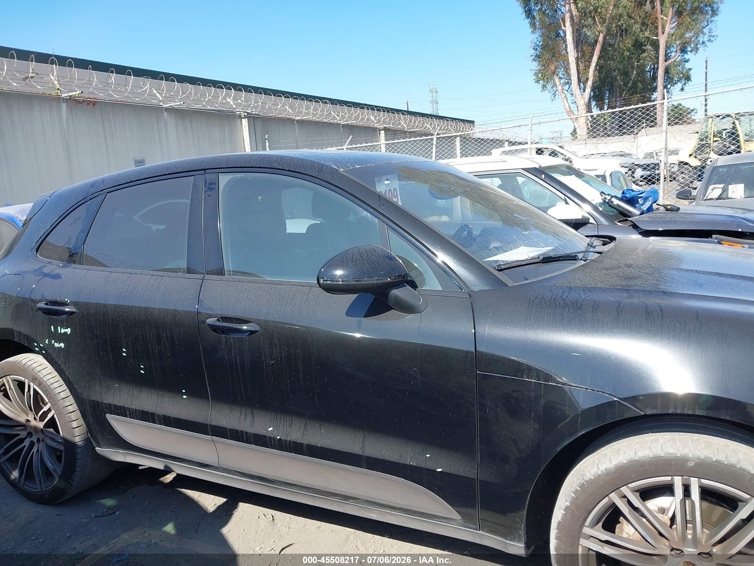 2015 Porsche Macan S Black vin: WP1AB2A50FLB54329