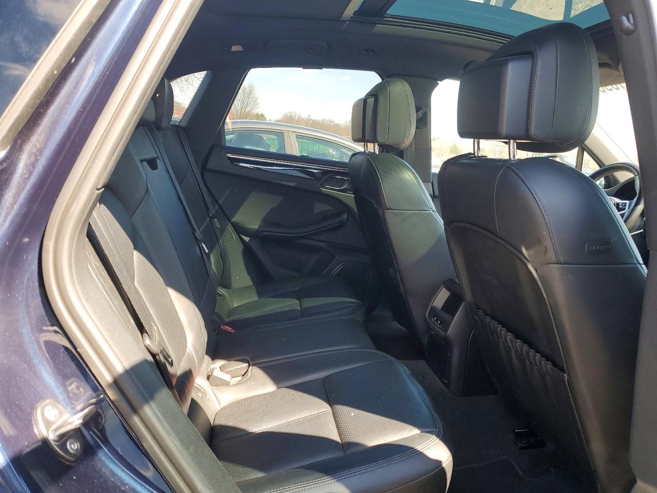 2015 Porsche Macan S Blue vin: WP1AB2A50FLB64617