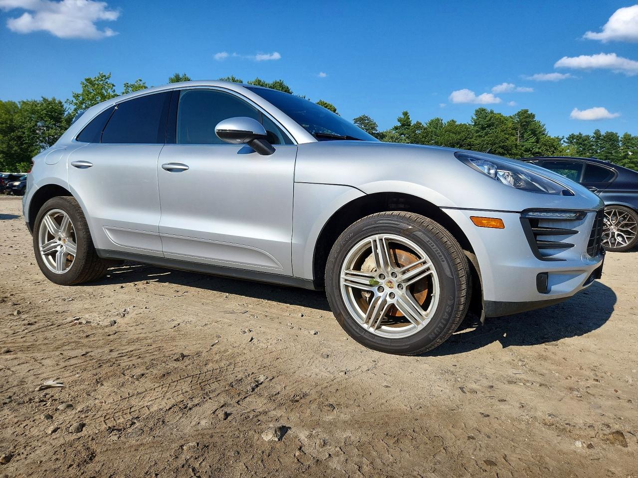 2015 Porsche Macan S Silver vin: WP1AB2A50FLB74323