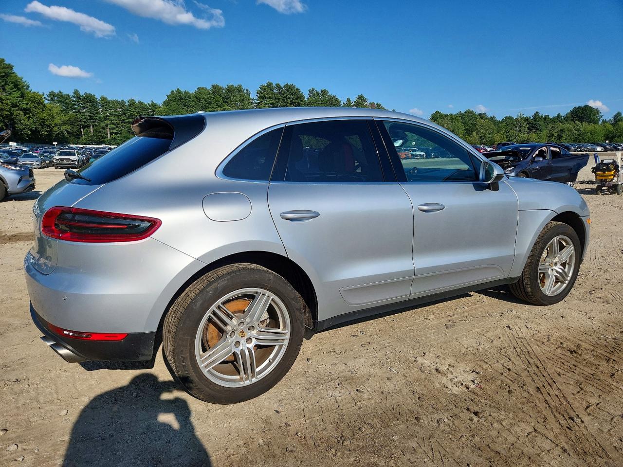 2015 Porsche Macan S Silver vin: WP1AB2A50FLB74323