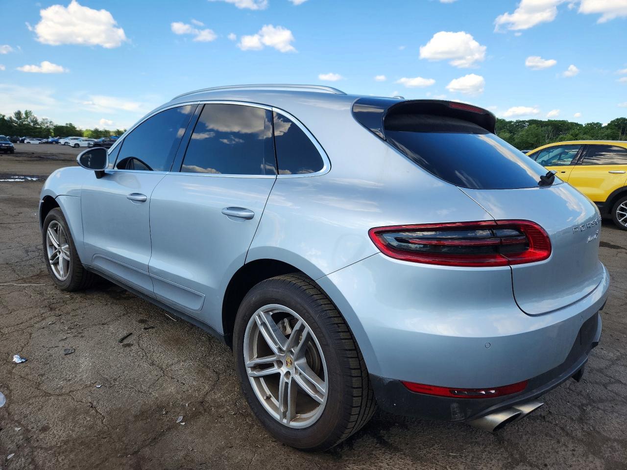 2015 Porsche Macan S Silver vin: WP1AB2A51FLB58518