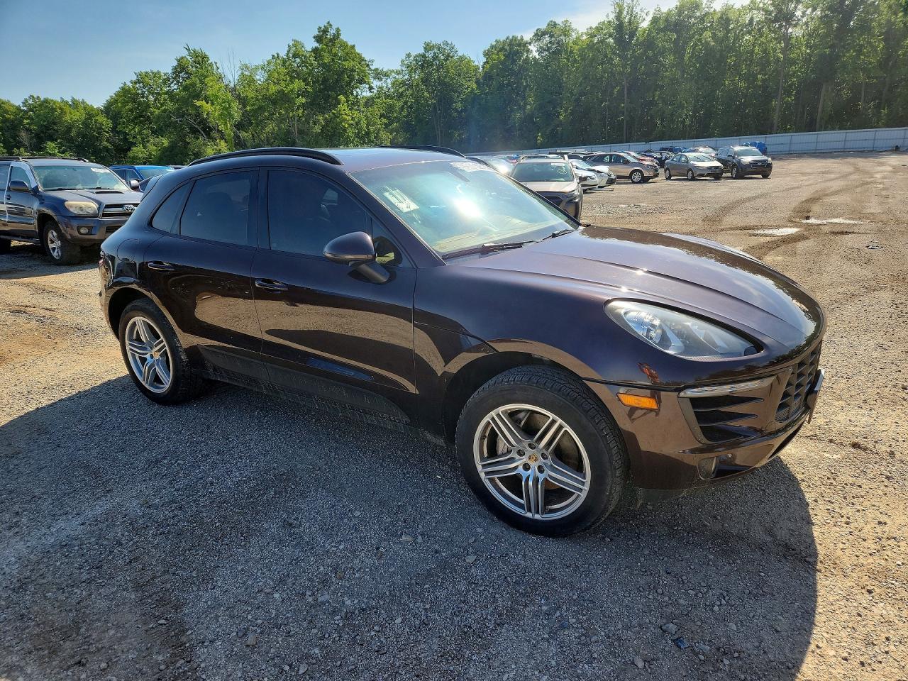 2015 Porsche Macan S Burgundy vin: WP1AB2A51FLB66621